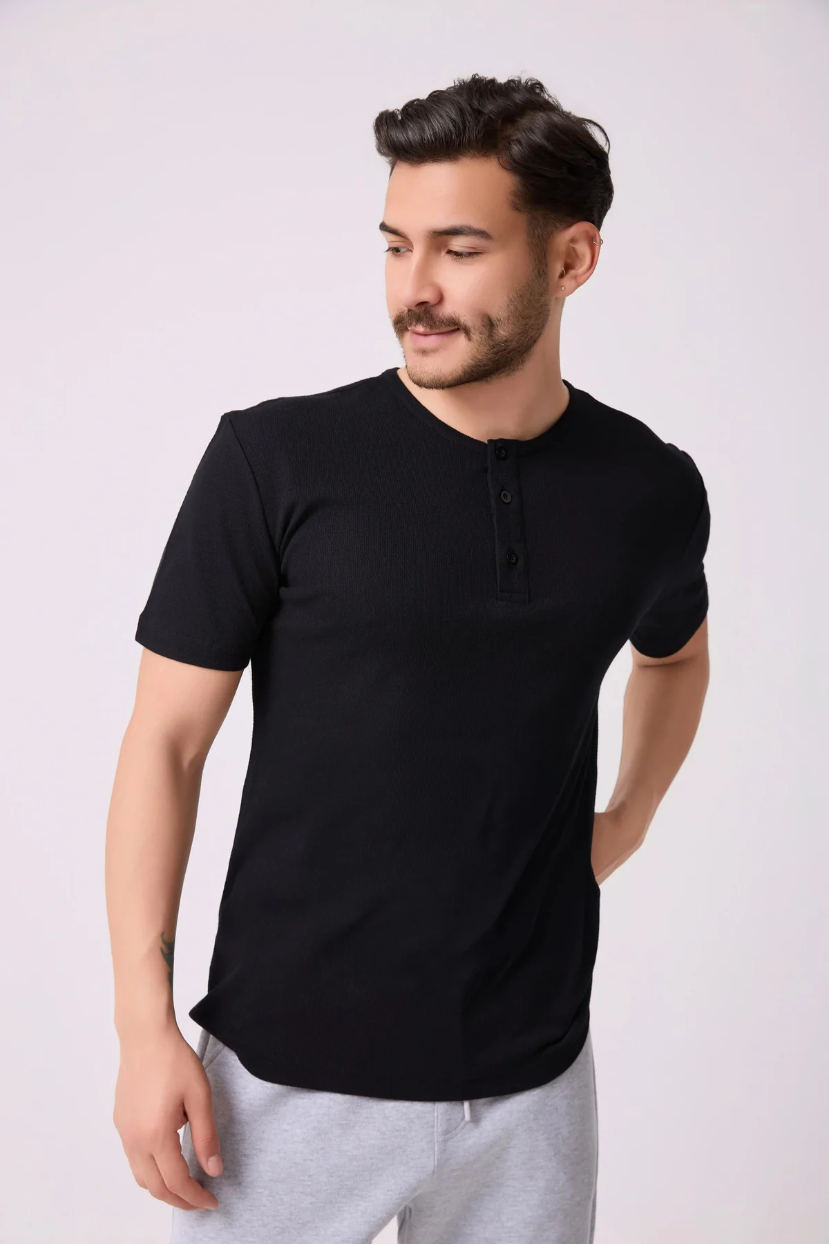 Erkek Henley Yaka %100 Pamuklu Rahat Kesim Günlük Basic 2'li Tişört Seti Erkek Henley Yaka %100 Pamuklu Rahat Kesim Günlük Basic 2'li Tişört Seti