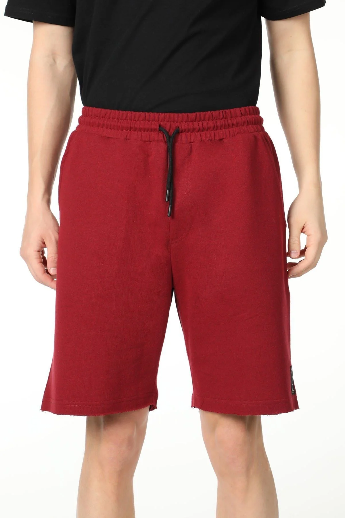 Erkek Paça Ve Etiket Detaylı Cepli Regular Fit Şort Bordo