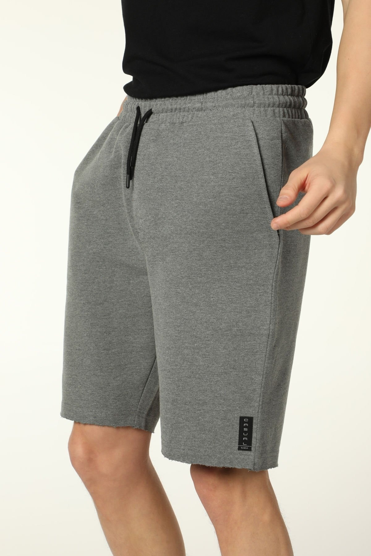 Defys Erkek Paça Ve Etiket Detaylı Cepli Regular Fit Şort Koyu Gri Mela