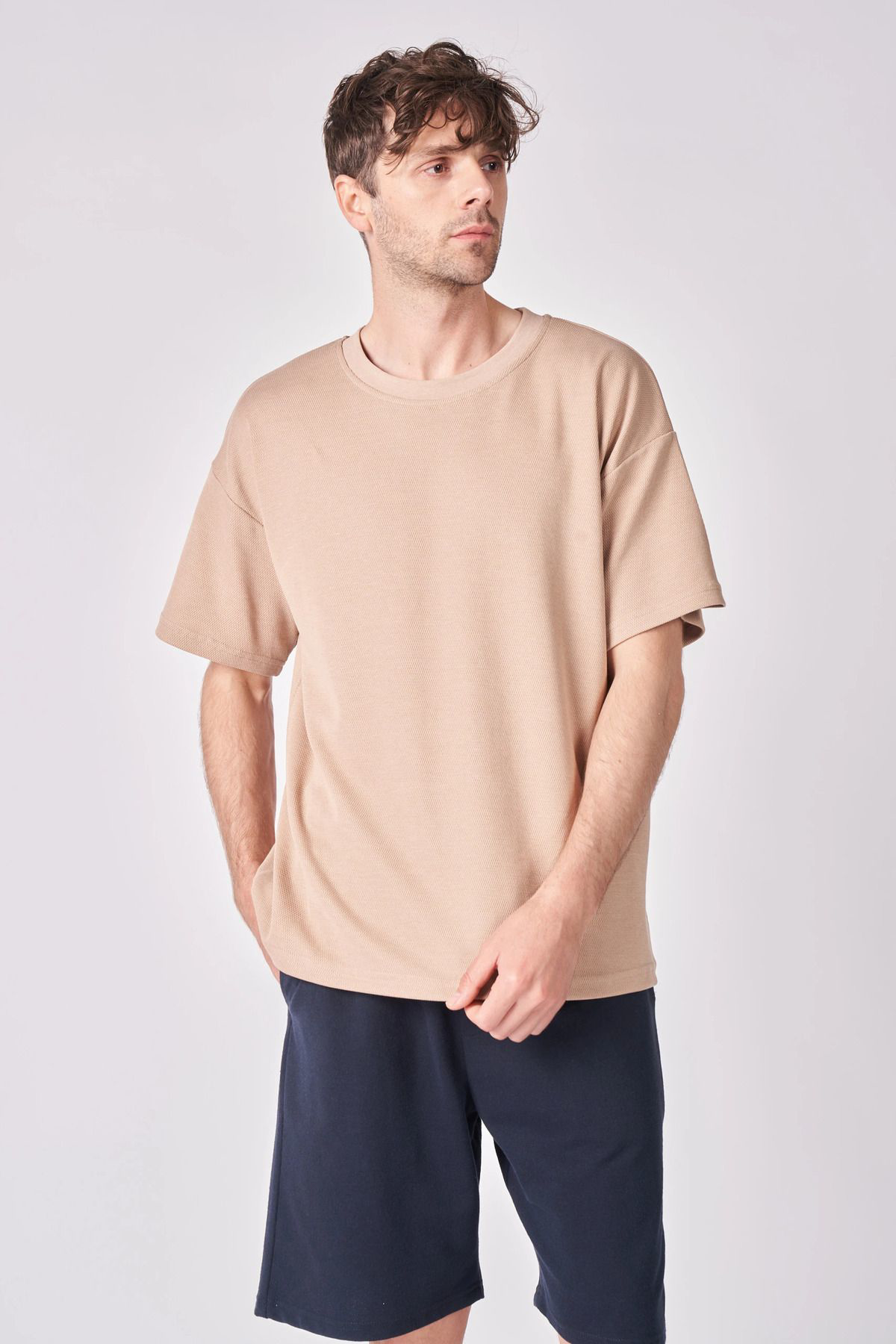 Erkek Bisiklet Yaka Kısa Kollu Dokulu Oversize Fit Basic Tişört V