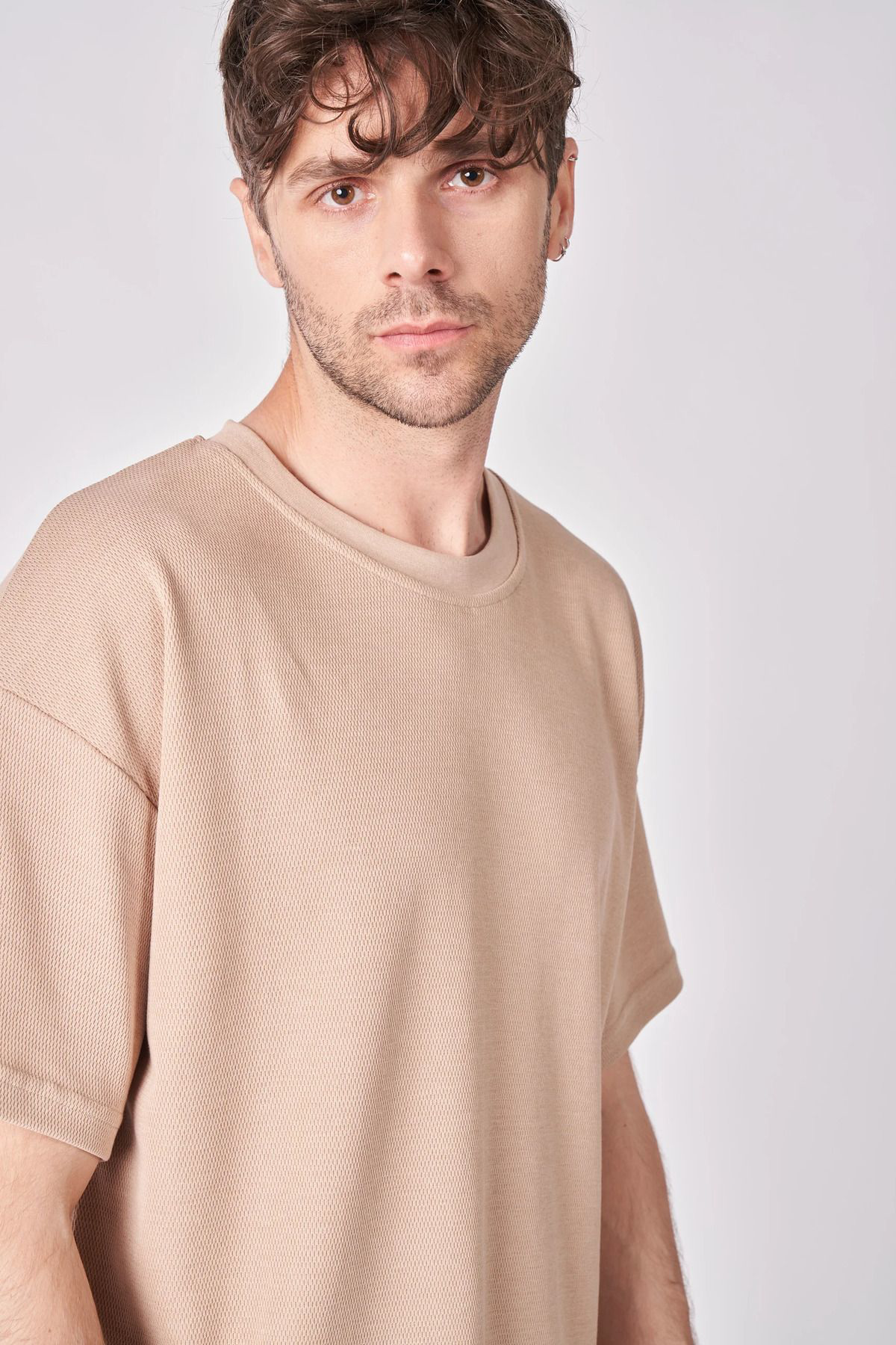 Erkek Bisiklet Yaka Kısa Kollu Dokulu Oversize Fit Basic Tişört V