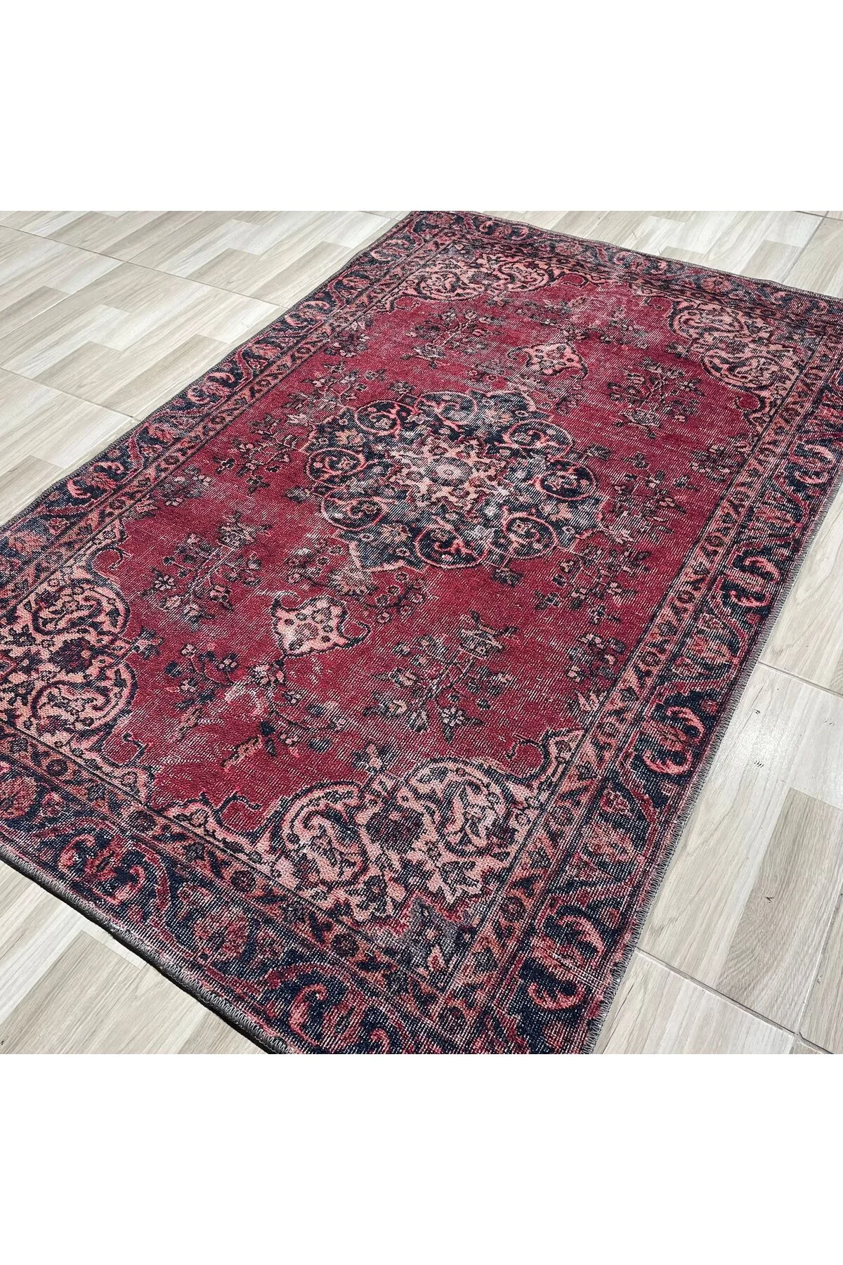 Eskitme Bordo Isparta Modeli Şönil Halı Kilim Yolluk Tasarım Çift Taraflı Makinada Yıkanabilir Eskitme Bordo Isparta Modeli Şönil Halı Kilim Yolluk Tasarım Çift Taraflı Makinada Yıkanabilir