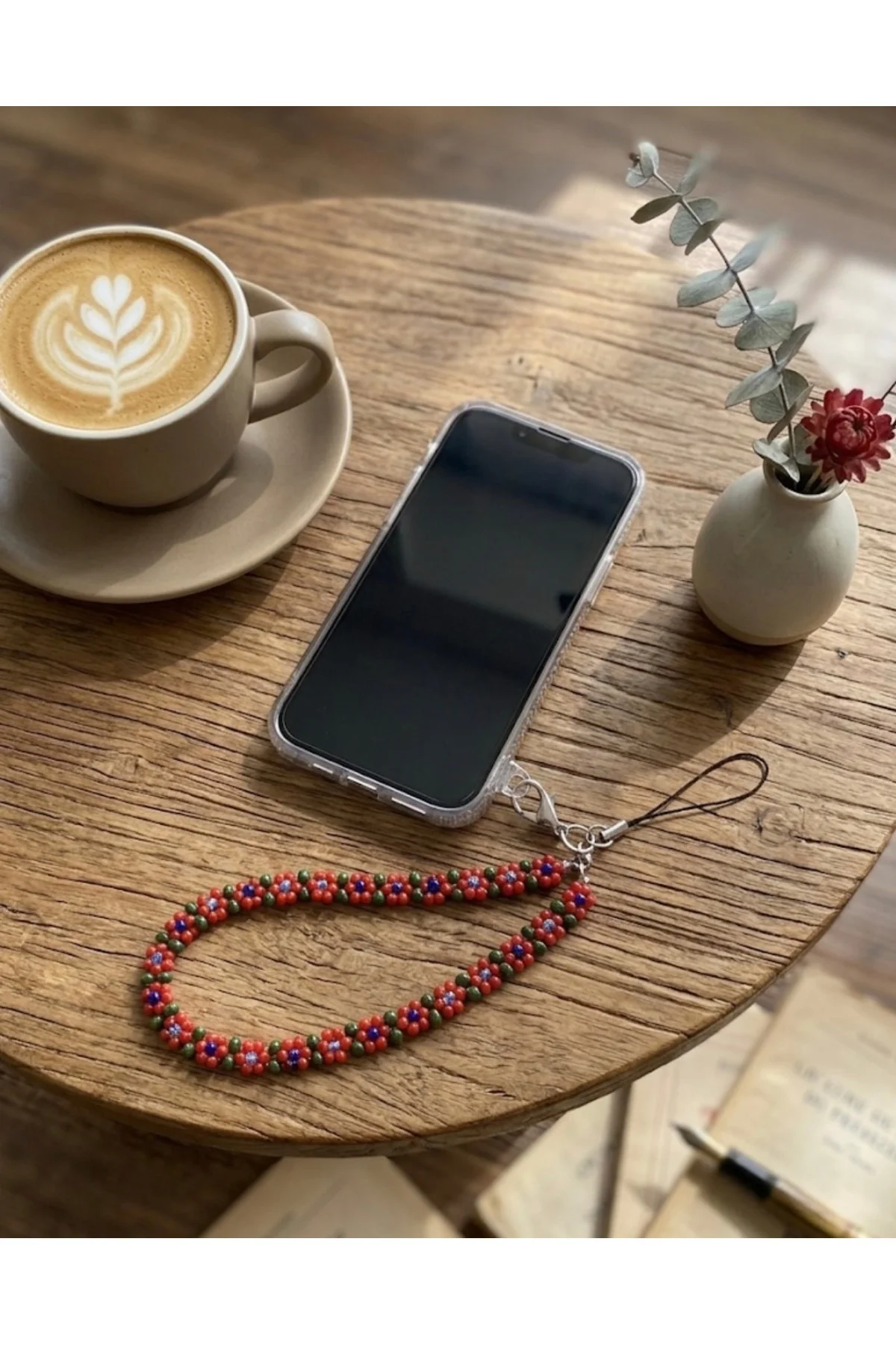 Etnik Çiçekli Telefon Askısı – Bohem Esintisi