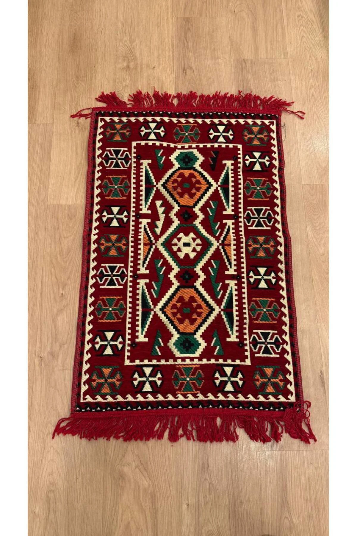Etnik Desenli Kırmızı Saçaklı Kilim 60 × 92 cm