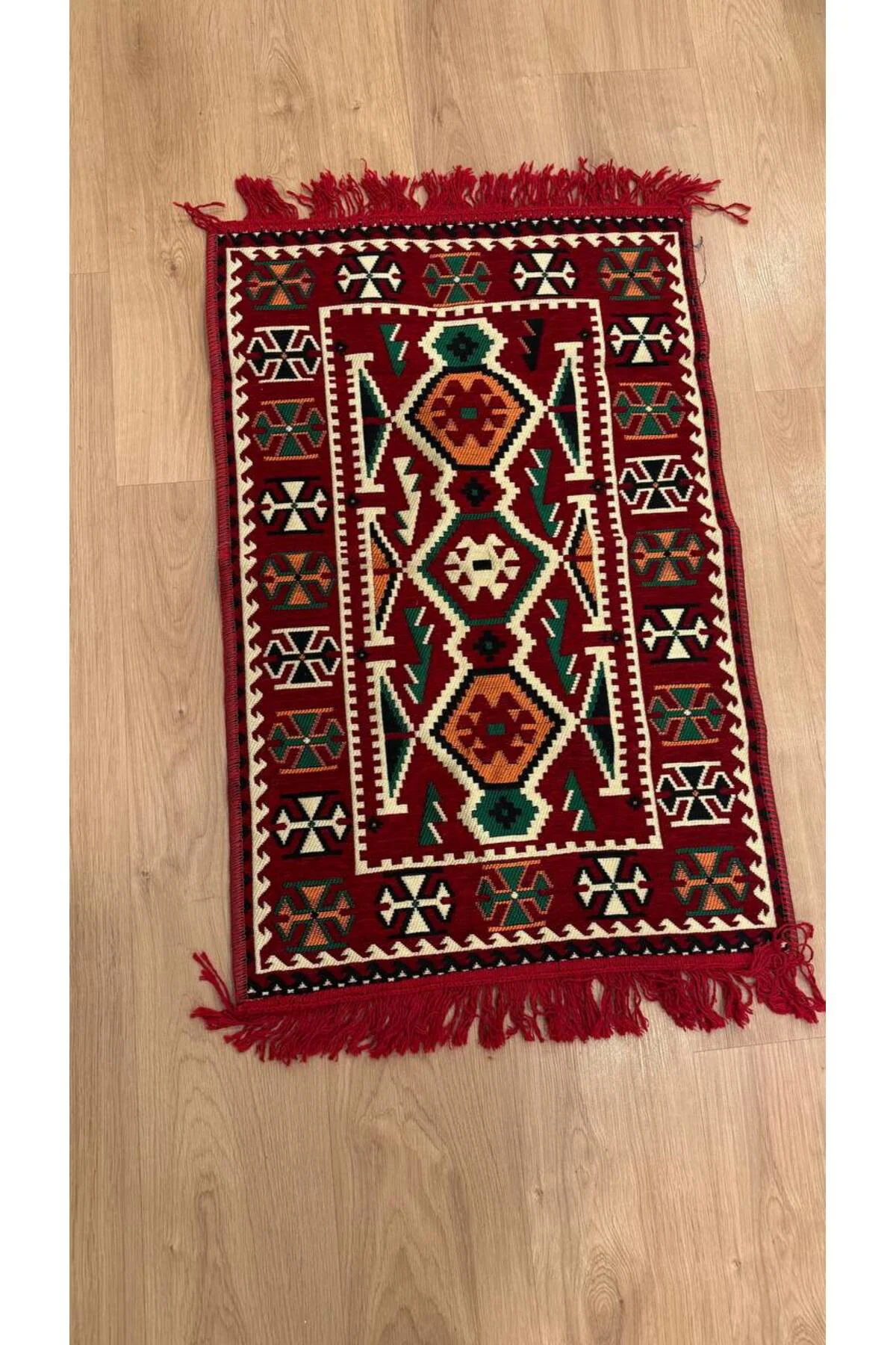 Etnik Desenli Kırmızı Saçaklı Kilim 60 × 92 cm