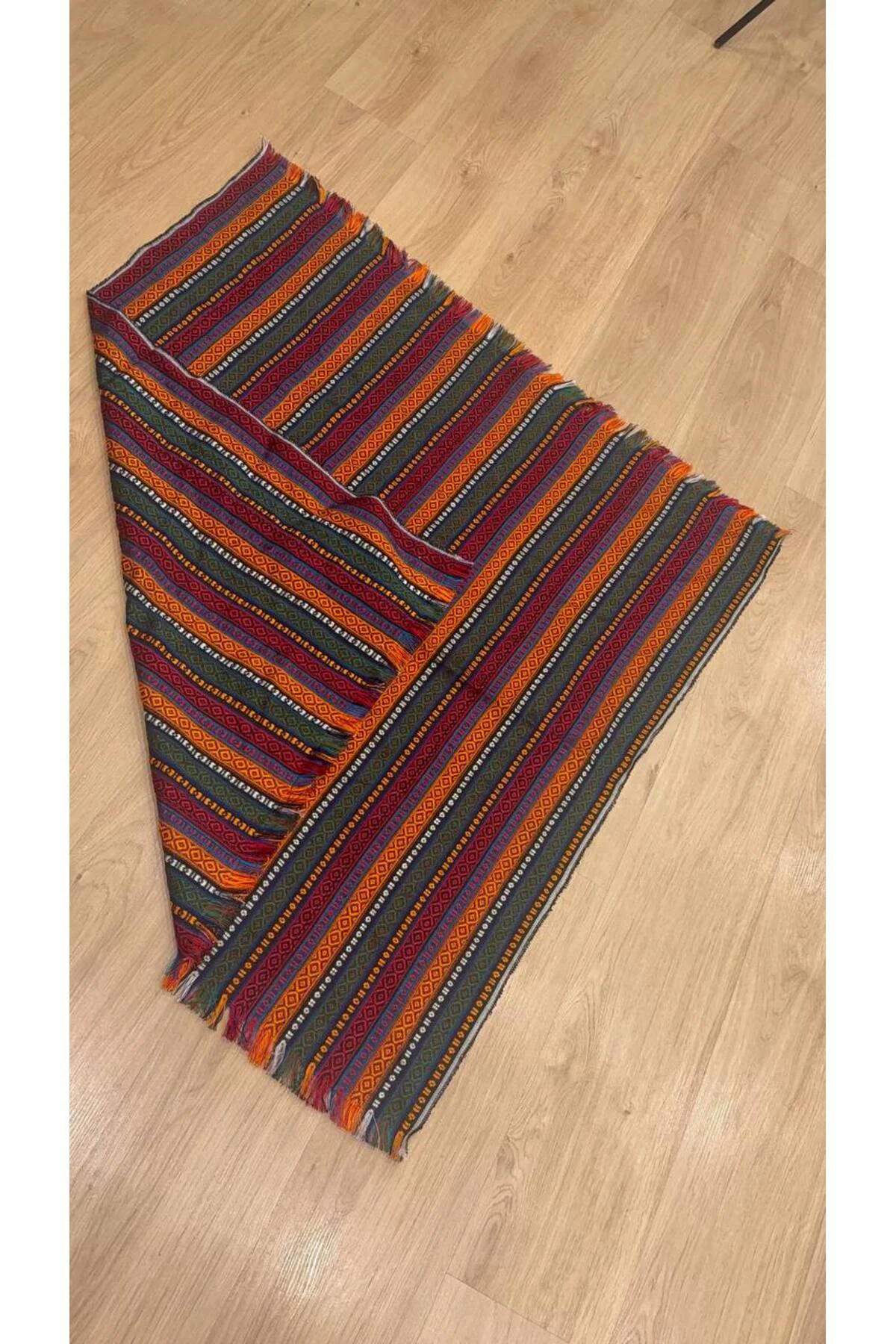 Etnik Desenli Renkli Dokumalı Masa Örtüsü ve Şal 100x105 Etnik Desenli Renkli Dokumalı Masa Örtüsü ve Şal 100x105