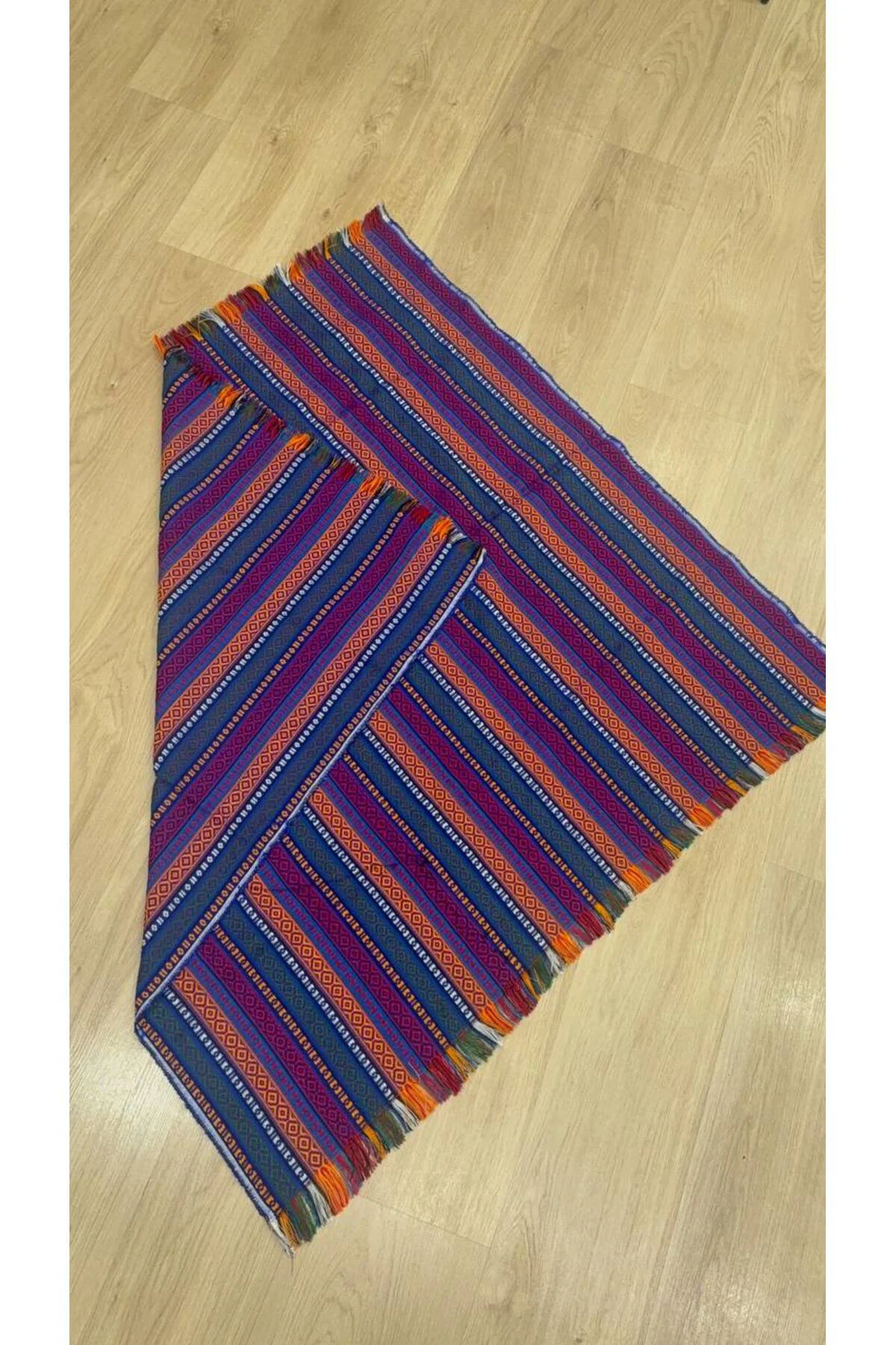 Etnik Desenli Renkli Dokuma Kilim ve Şal 100x105 Etnik Desenli Renkli Dokuma Kilim ve Şal 100x105