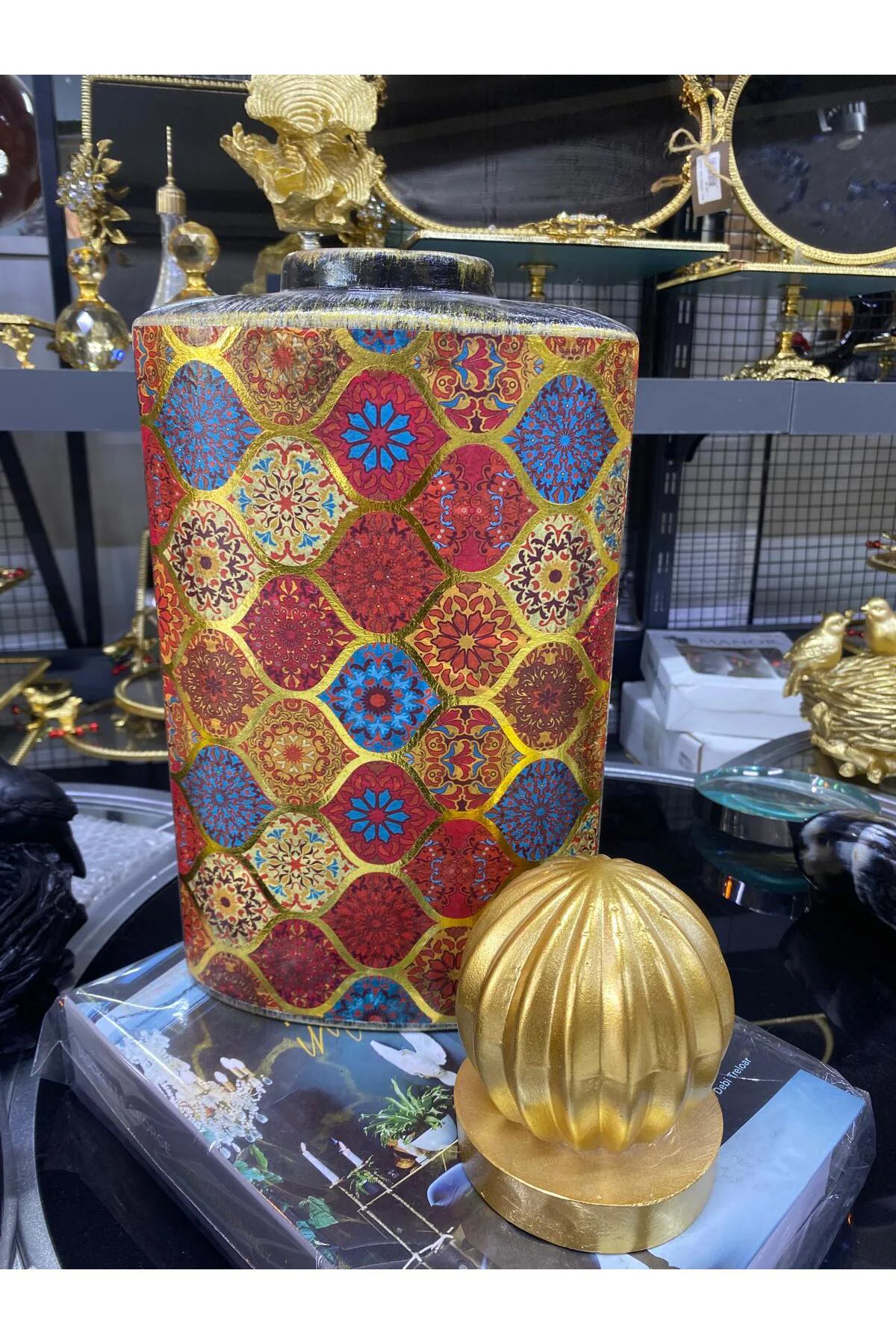 Etnik Desenli Seramik Kapaklı Vazo Kırmızı