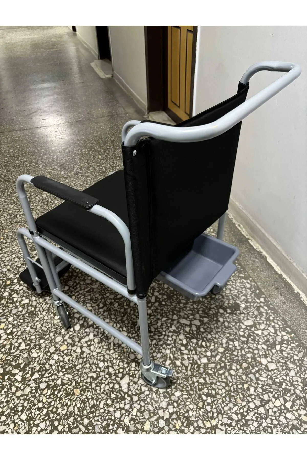 Ev Tipi Katlanabilir Klozetli Tekerlekli Sandalye Ev Tipi Katlanabilir Klozetli Tekerlekli Sandalye - Görsel 2