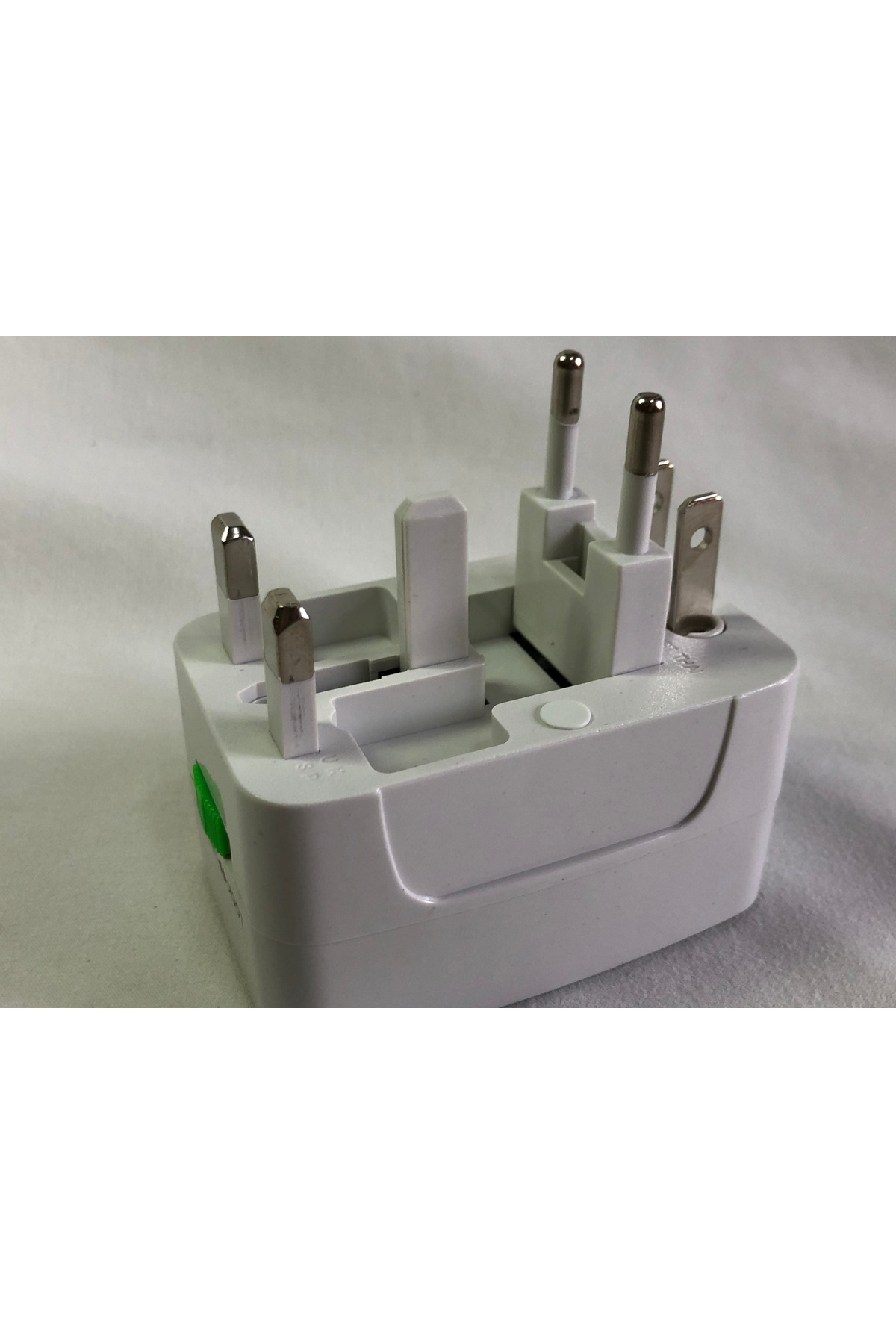 Evrensel Seyahat Prizi – Fiş Çevirici Adaptör İle Her Yerde Kulla