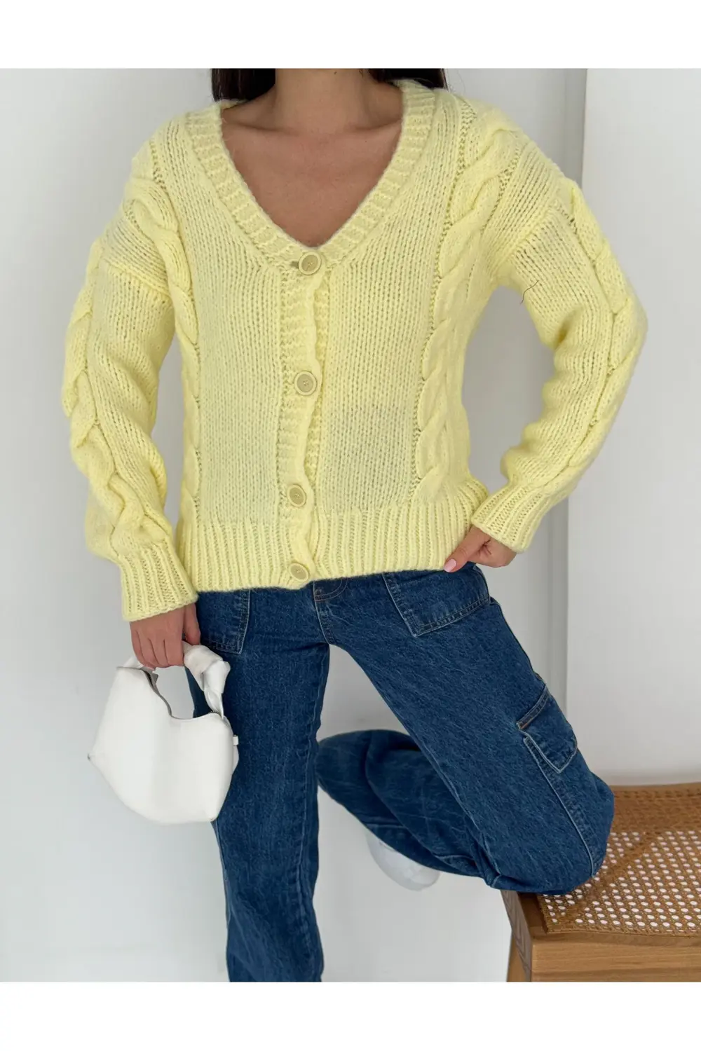 Extra Soft 4 Düğme V Yaka Hırka