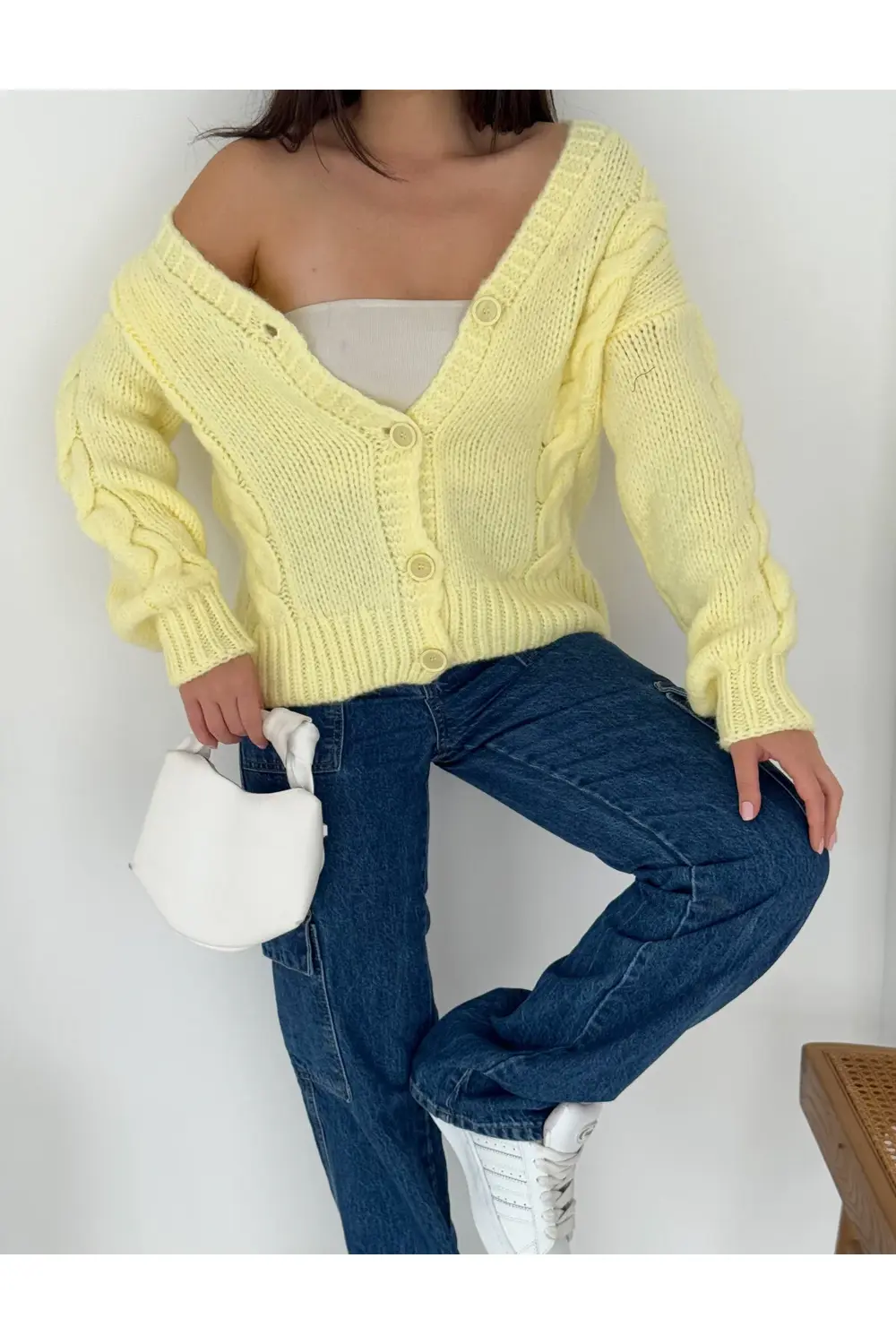 Extra Soft 4 Düğme V Yaka Hırka