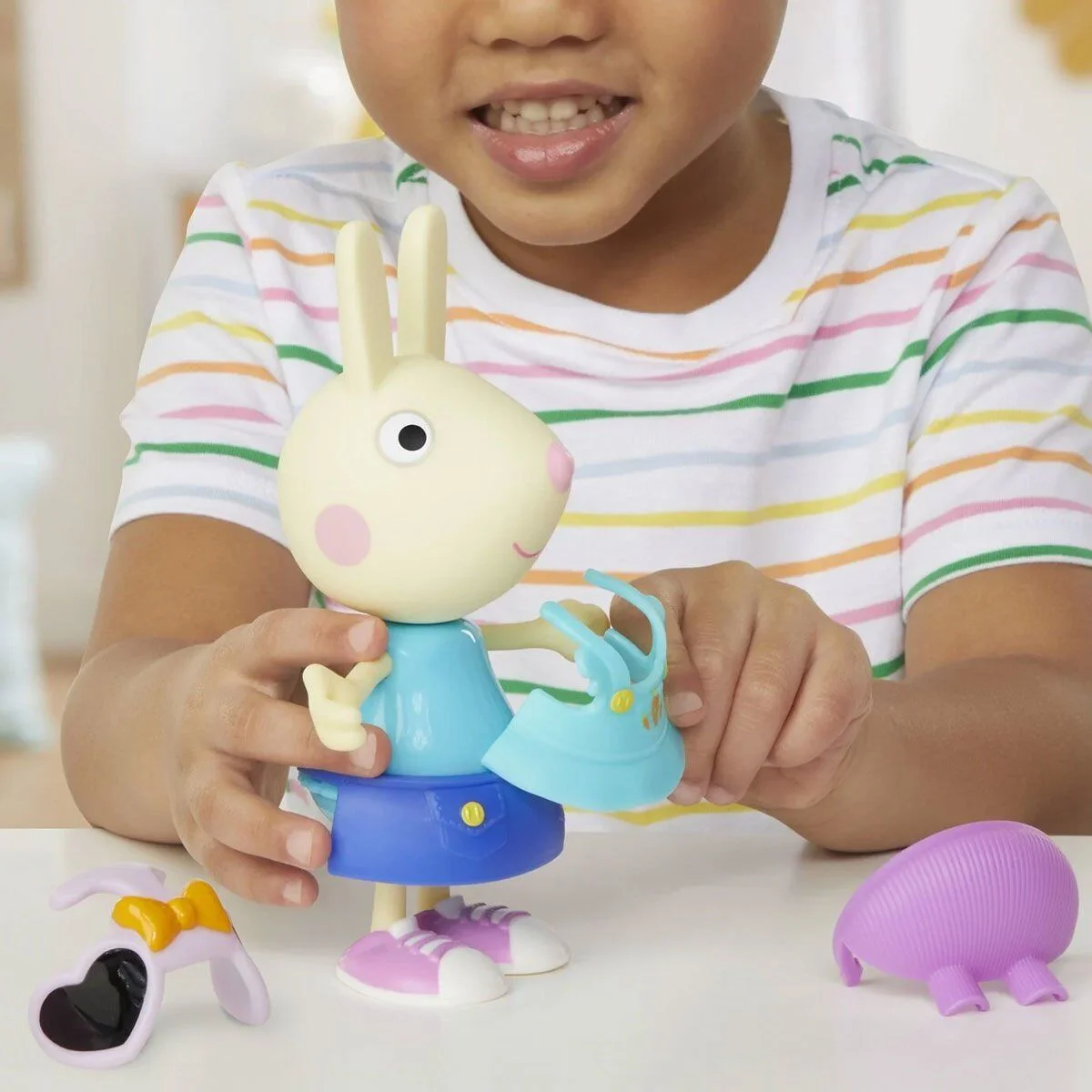 F8859 Peppa Pig ve Ailesi Kıyafetli Figür Seti +3 yaş