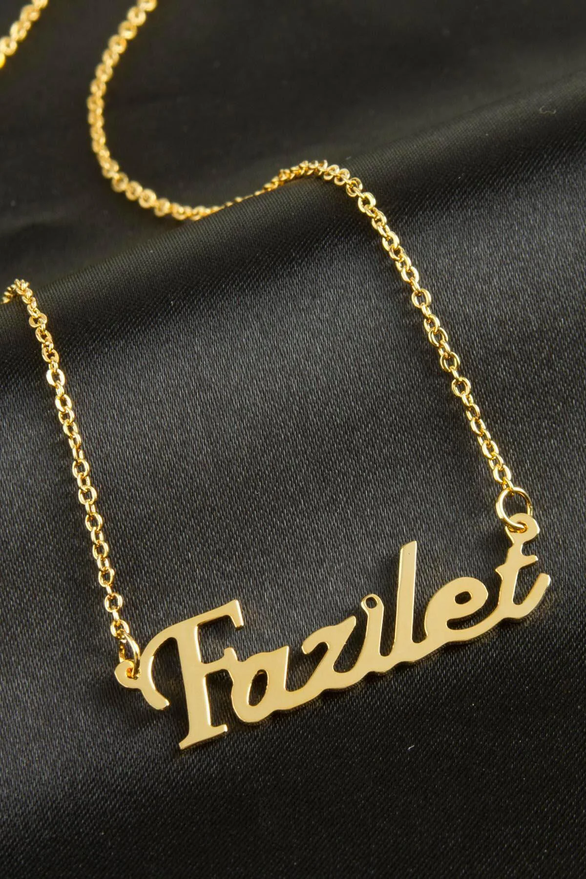 Fazilet Isimli Kolye (Kişiye Özel) Fazilet Isimli Kolye (Kişiye Özel)