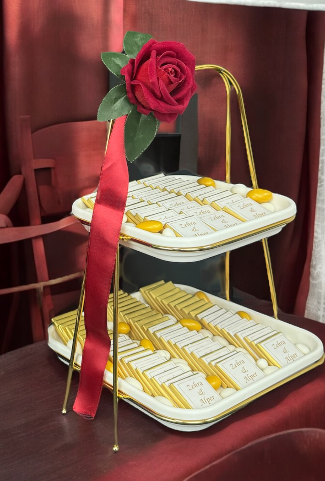 Fern Kız İsteme Çikolatası ve İsteme Çiçeği Buketi Fern Kız İsteme Çikolatası ve İsteme Çiçeği Buketi