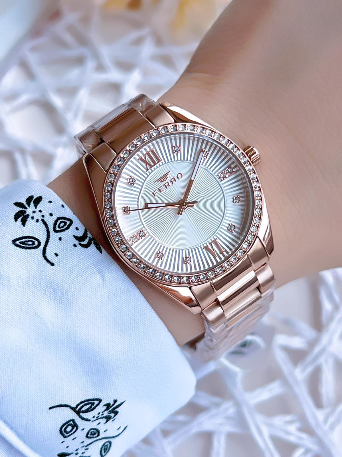 Ferro Rose Gold Renk 3 Atm Suya Dayanıklı Çelik Kordon Özel Tasar Ferro Rose Gold Renk 3 Atm Suya Dayanıklı Çelik Kordon Özel Tasar
