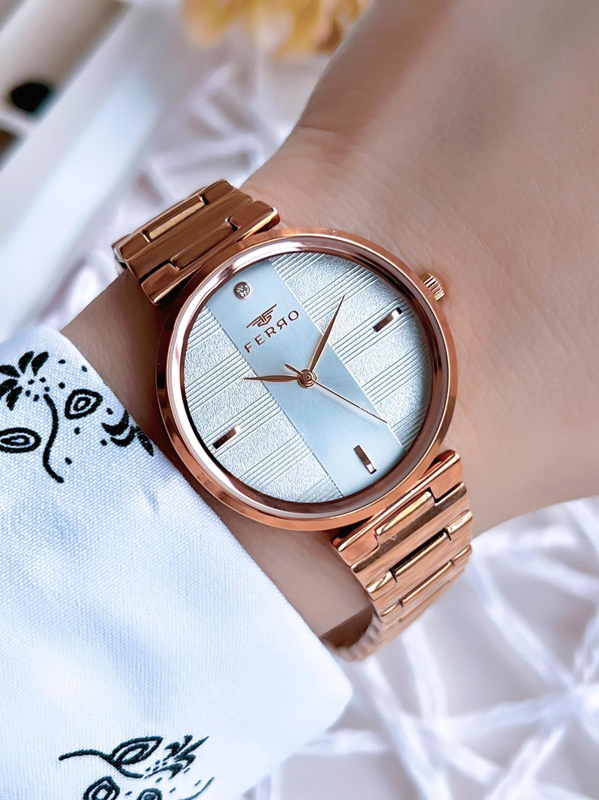 Ferro Rose Gold Renk 3 Atm Suya Dayanıklı Çelik Kordon Özel Tasar Ferro Rose Gold Renk 3 Atm Suya Dayanıklı Çelik Kordon Özel Tasar