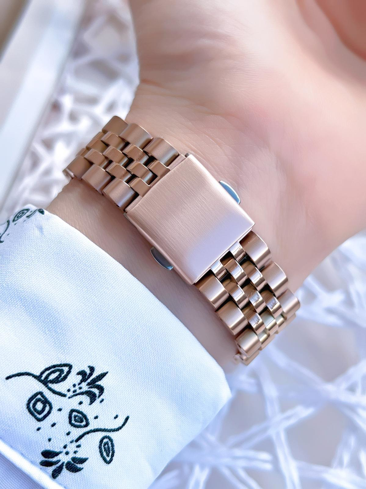 Ferro Rose Gold Renk 3 Atm Suya Dayanıklı Çelik Kordon Özel Tasar Ferro Rose Gold Renk 3 Atm Suya Dayanıklı Çelik Kordon Özel Tasar