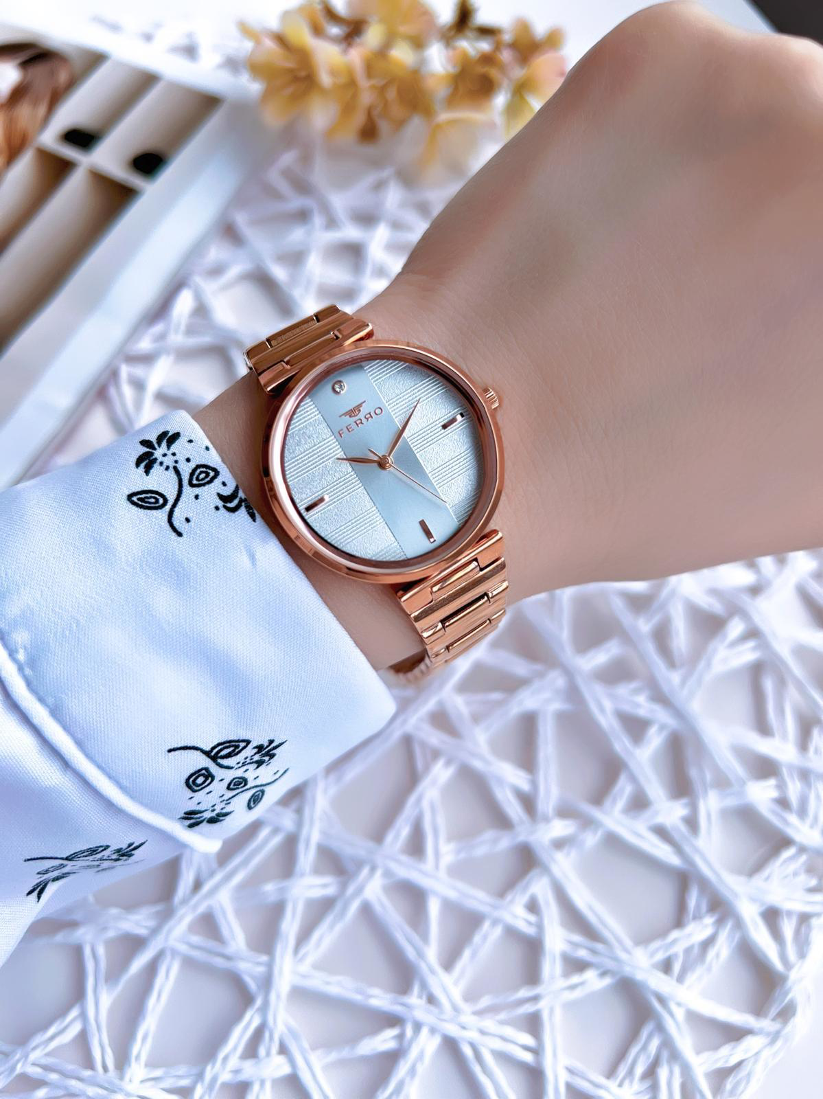 Ferro Rose Gold Renk 3 Atm Suya Dayanıklı Çelik Kordon Özel Tasar Ferro Rose Gold Renk 3 Atm Suya Dayanıklı Çelik Kordon Özel Tasar