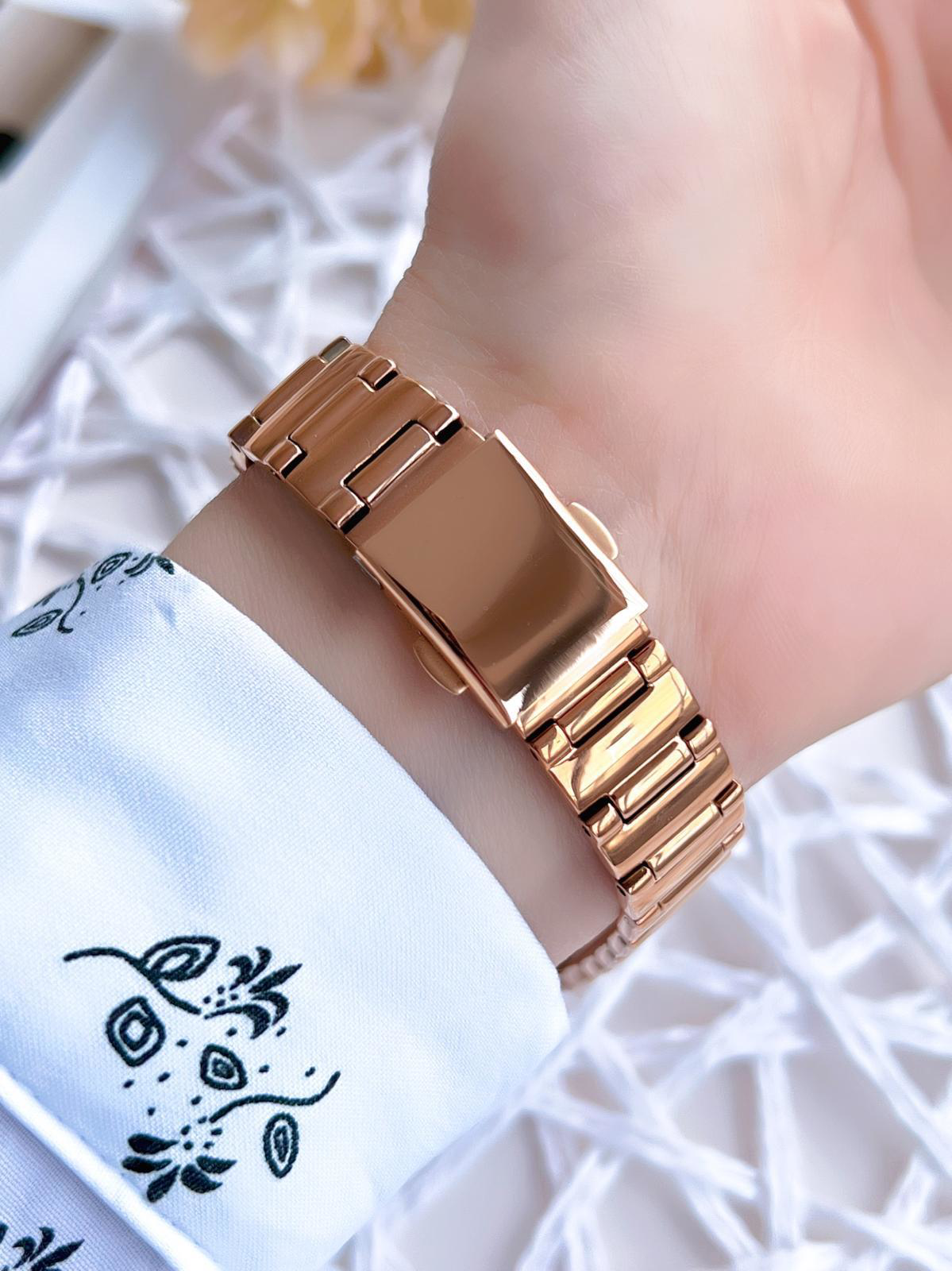 Ferro Rose Gold Renk 3 Atm Suya Dayanıklı Çelik Kordon Özel Tasar Ferro Rose Gold Renk 3 Atm Suya Dayanıklı Çelik Kordon Özel Tasar