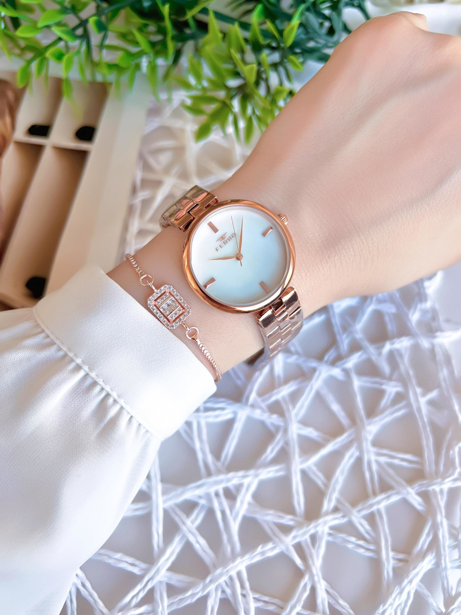 Ferro Rose/Gold Renk Kararmaz Renk Atmaz 3 Atm Özel Tasarım Kadı Ferro Rose/Gold Renk Kararmaz Renk Atmaz 3 Atm Özel Tasarım Kadı