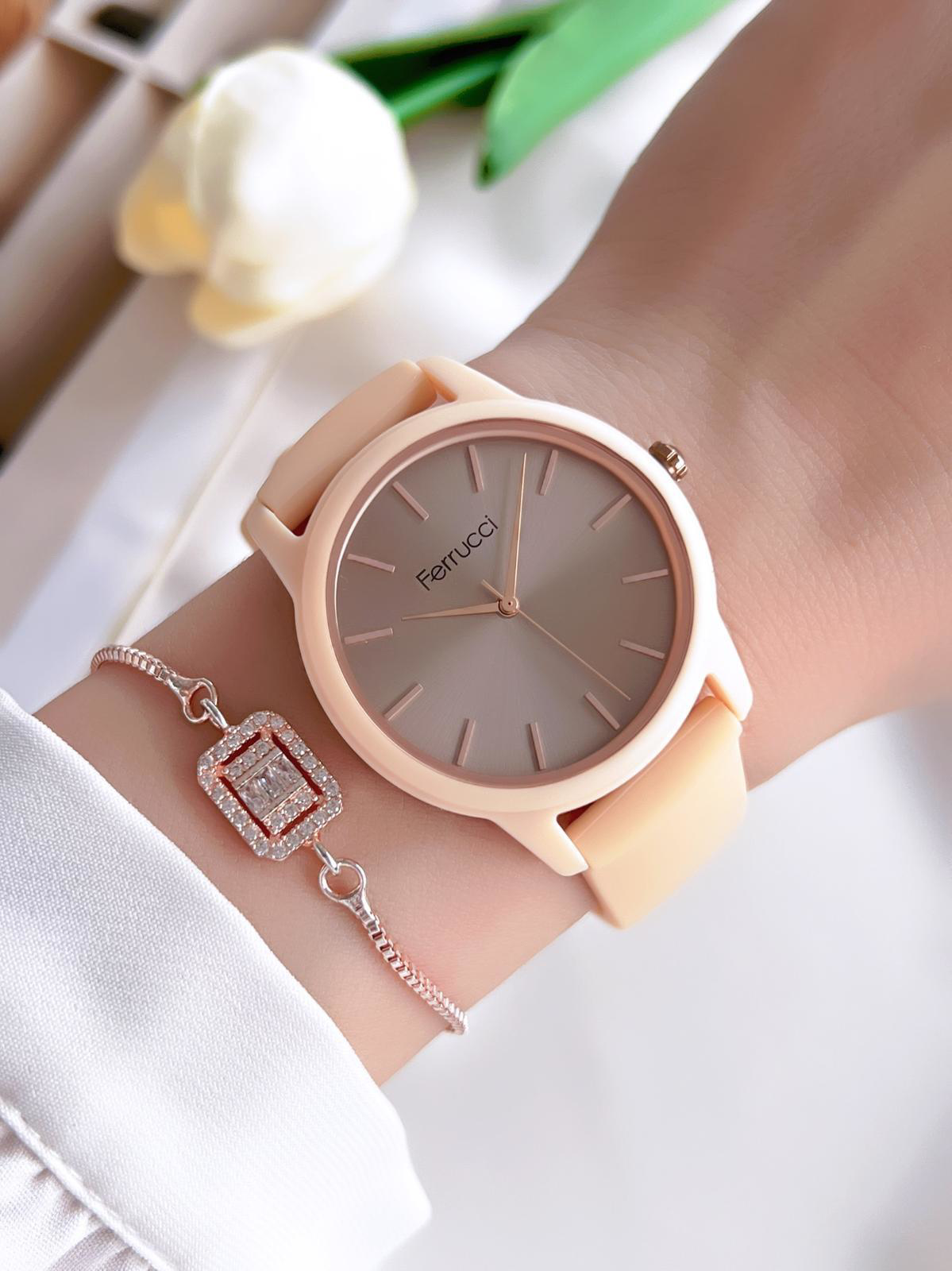 Ferrucci Spor Seri Silikon Kordon 3 Atm Suya Dayanıklı Kadın Kol 