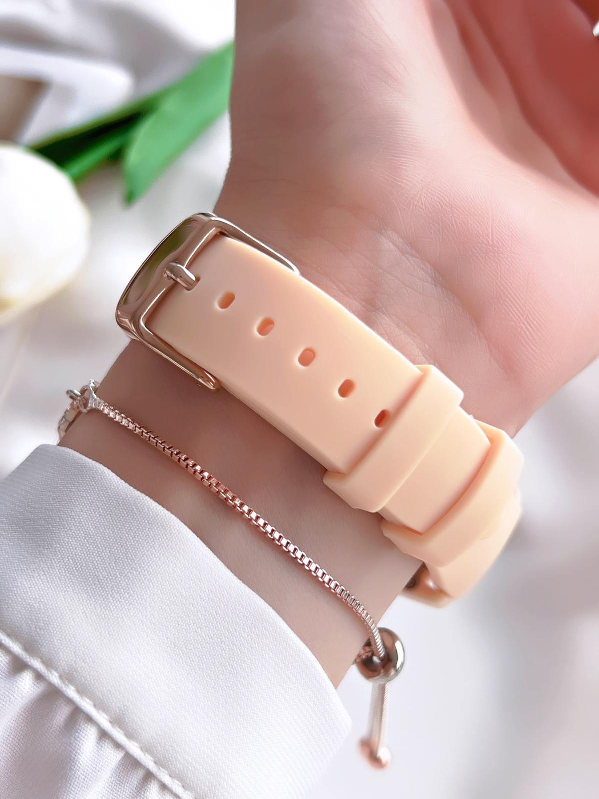 Ferrucci Spor Seri Silikon Kordon 3 Atm Suya Dayanıklı Kadın Kol 