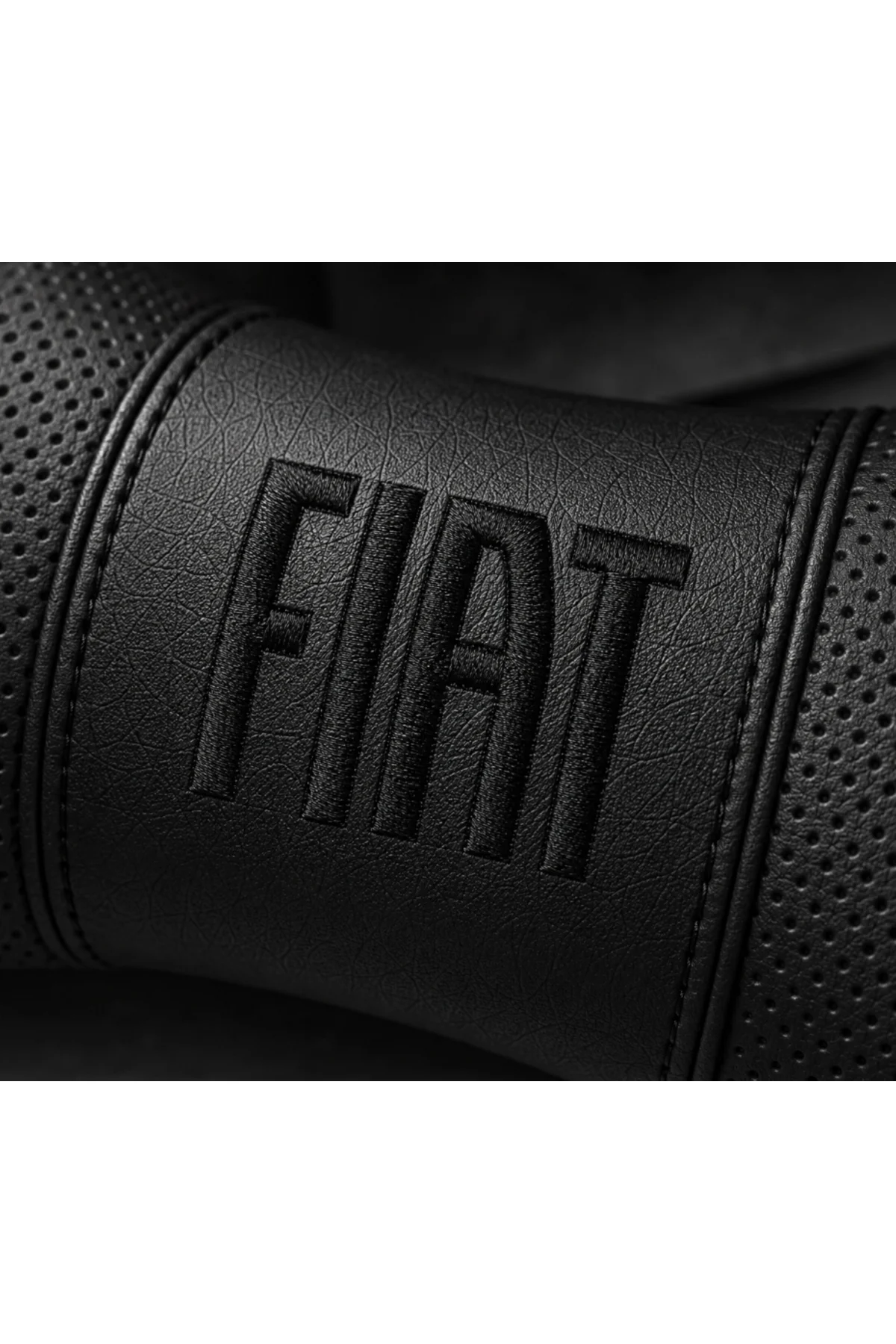 Fiat Black Serisi 4 Parça Oto Boyun Yastığı ve Emniyet Kemer Pedi Seti – 2 Yastık + 2 Kemer Pedi, Siyah Nakışlı Fiat Black Serisi 4 Parça Oto Boyun Yastığı ve Emniyet Kemer Pedi Seti – 2 Yastık + 2 Kemer Pedi, Siyah Nakışlı - Görsel 3