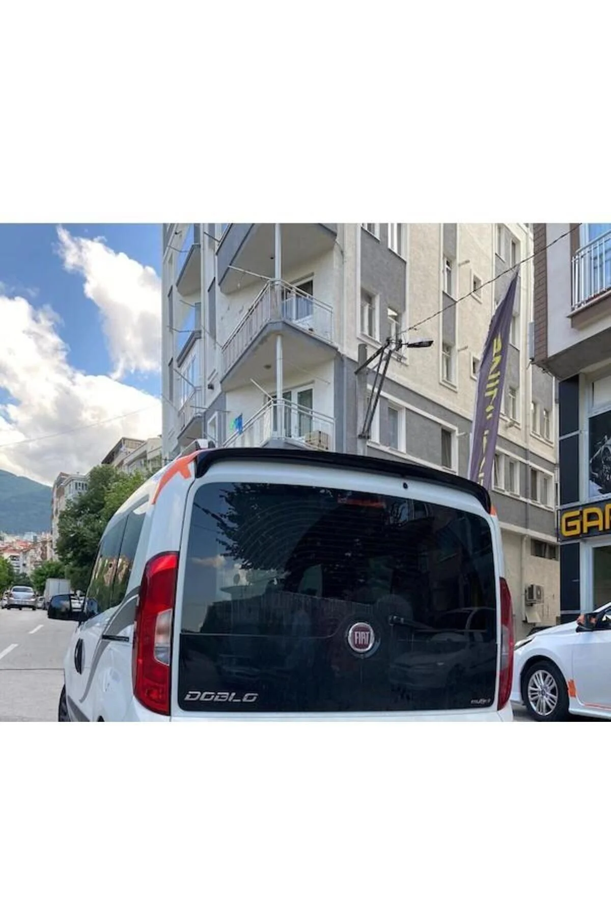 FİAT DOBLO 2010-2022 SİYAH KULAKLI SPOİLER (SRY) Uyumlu