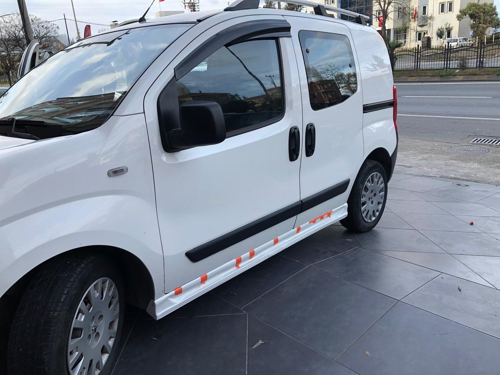 Fiat Fiorino Uyumlu Yan Marşpiyel Düz Model Boyalı Fiat Fiorino Uyumlu Yan Marşpiyel Düz Model Boyalı