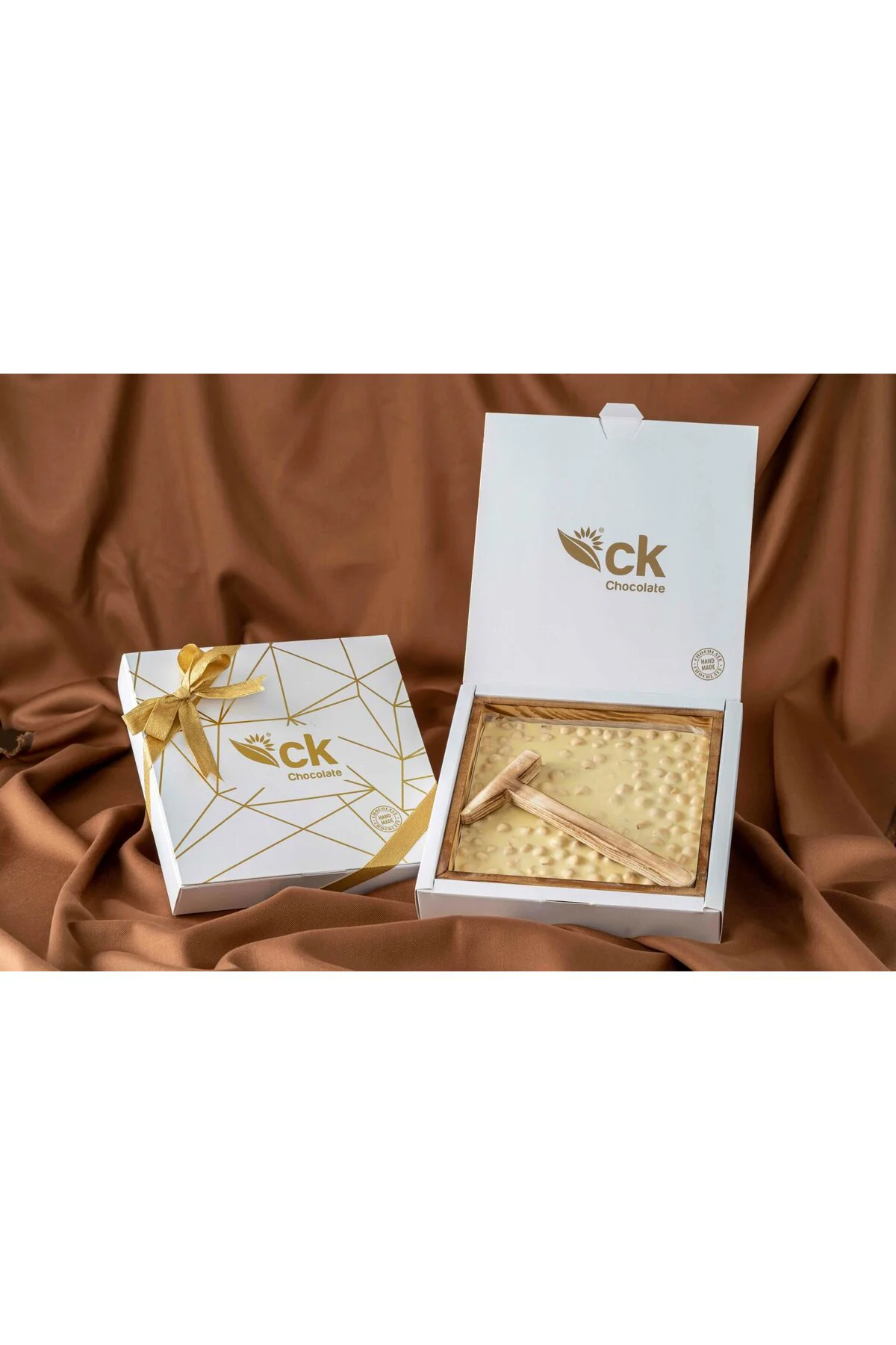 Fildişi Fındıklı Beyoğlu Çikolata Çekiçli Ahşap Kutu 500 g