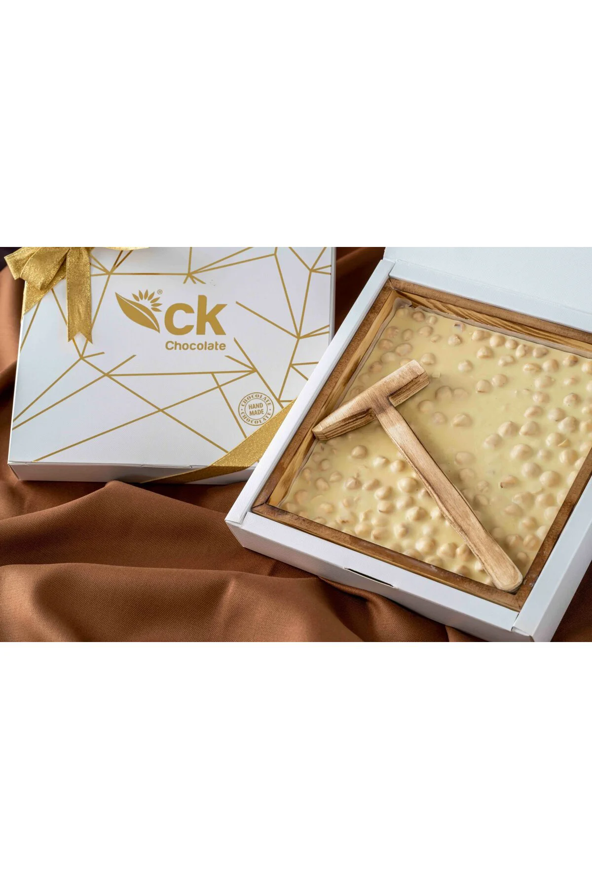 Fildişi Fındıklı Beyoğlu Çikolata Çekiçli Ahşap Kutu 500 g