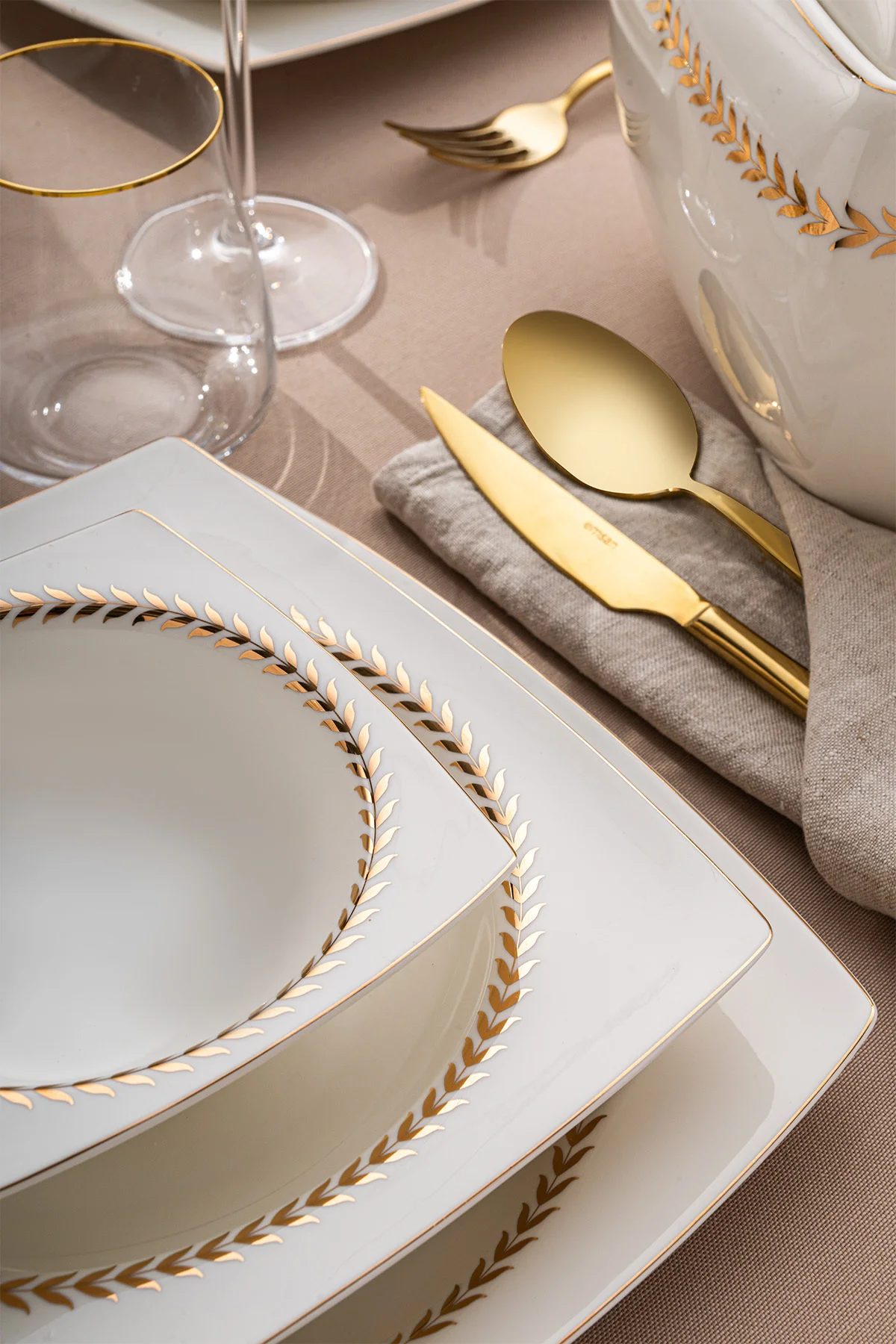 Fine Bone Başak 60 Parça 12 Kişilik Kare Yemek Takımı Gold