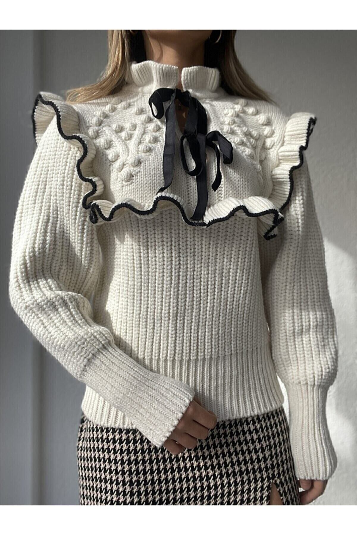 Fırfırlı Yaka Bağcıklı Kazak Ekru