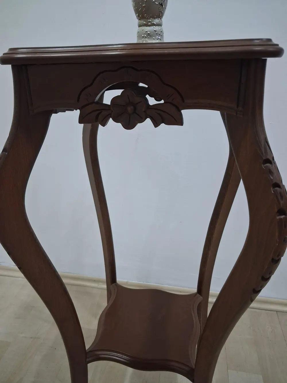 Fiskos 90580 Kare Çiçeklik Oyma Parlak Kaplama Kayın Tabla Ayak C