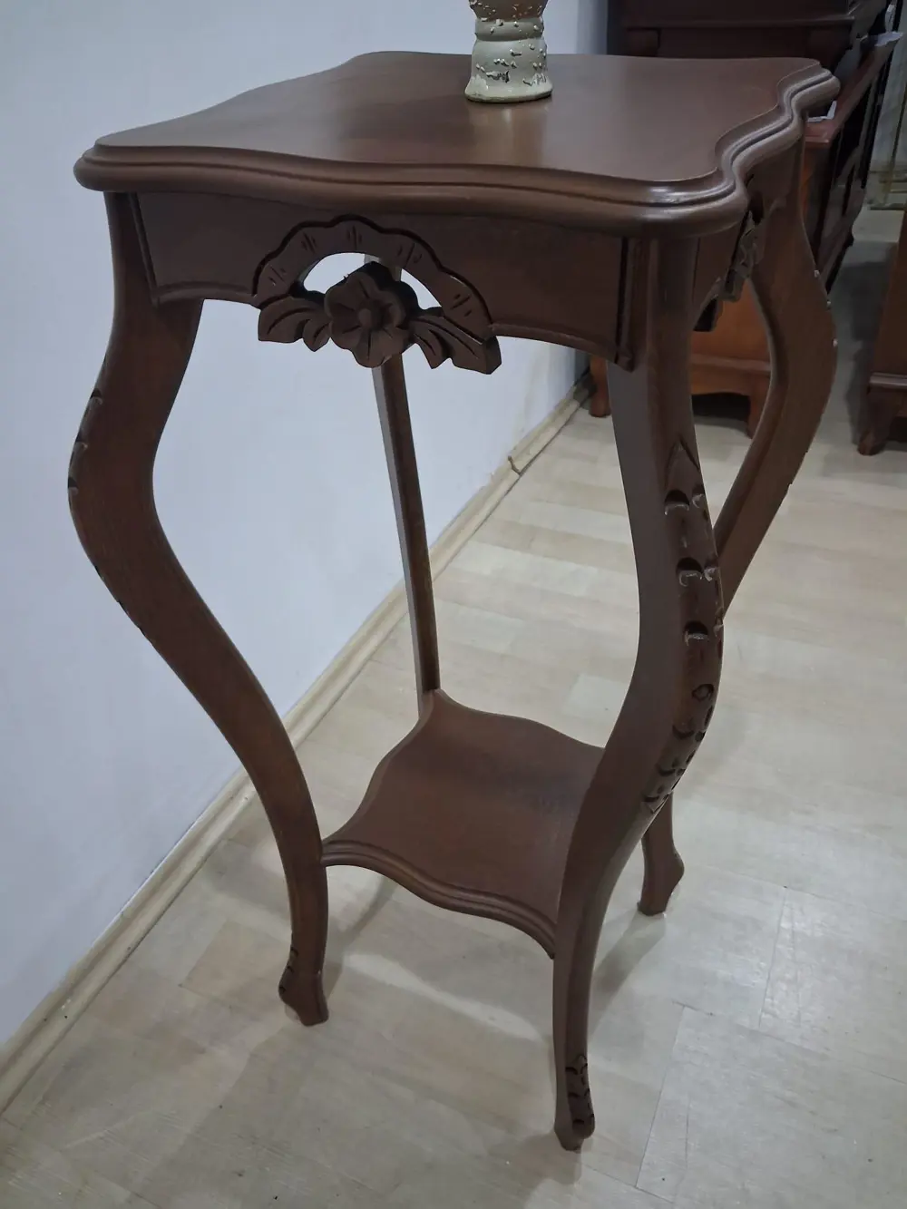 Fiskos 90580 Kare Çiçeklik Oyma Parlak Kaplama Kayın Tabla Ayak C