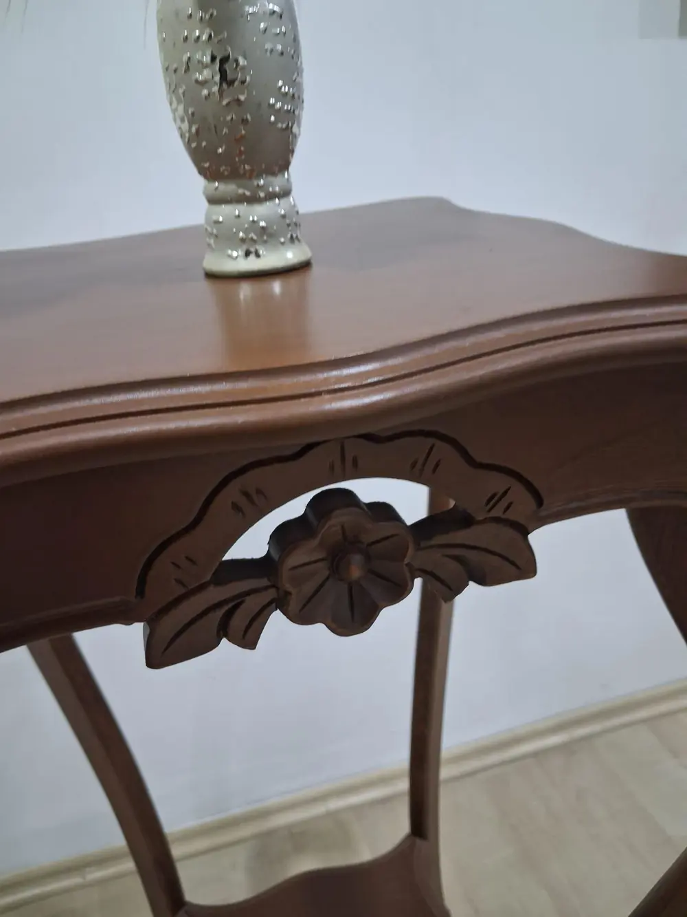 Fiskos 90580 Kare Çiçeklik Oyma Parlak Kaplama Kayın Tabla Ayak C