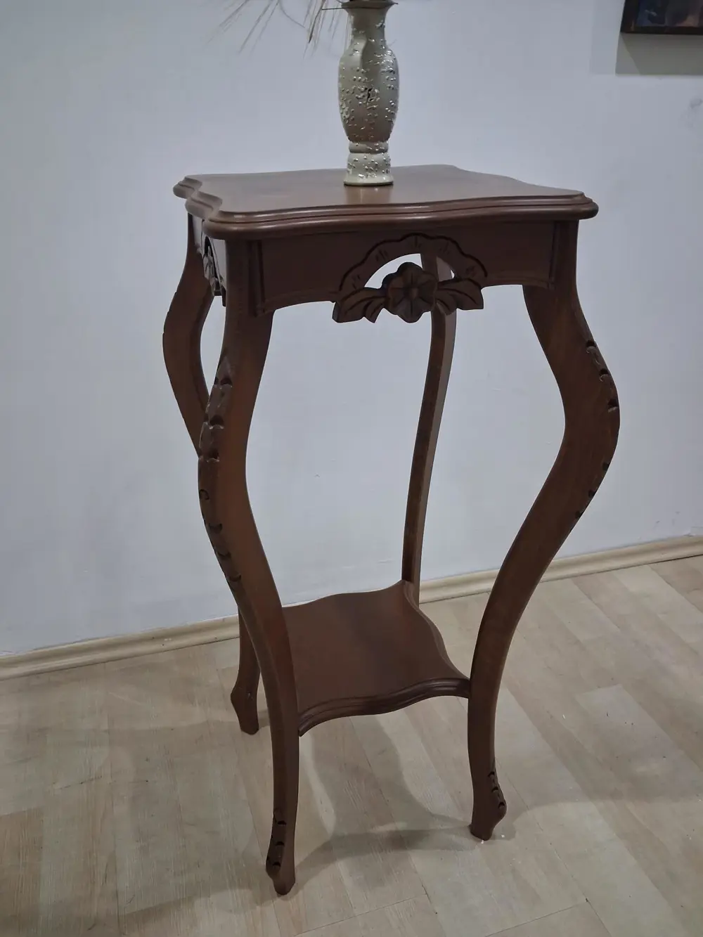 Fiskos 90580 Kare Çiçeklik Oyma Parlak Kaplama Kayın Tabla Ayak C