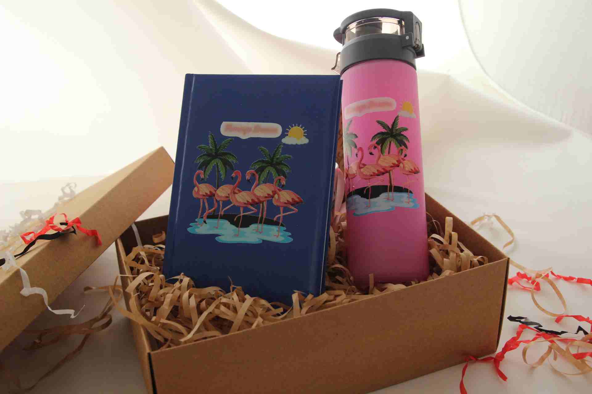 İhtiyaçavm Flamingo Hediye Seti - Flamingo Baskı Termos Ve Flamingo Defter Hediye Kutusu