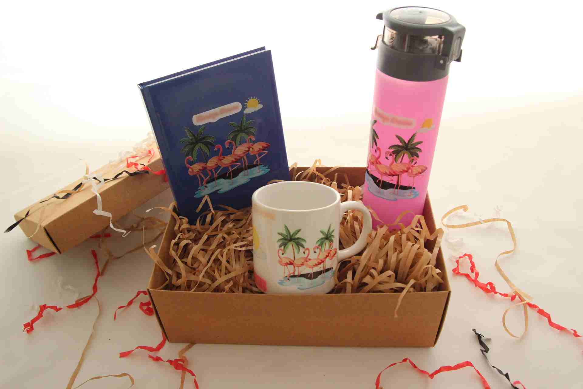 İhtiyaçavm Flamingo Temalı Hediyelik Kutu Seti - Defter, Termos Ve Kupa Bardak Hediye Kutusu