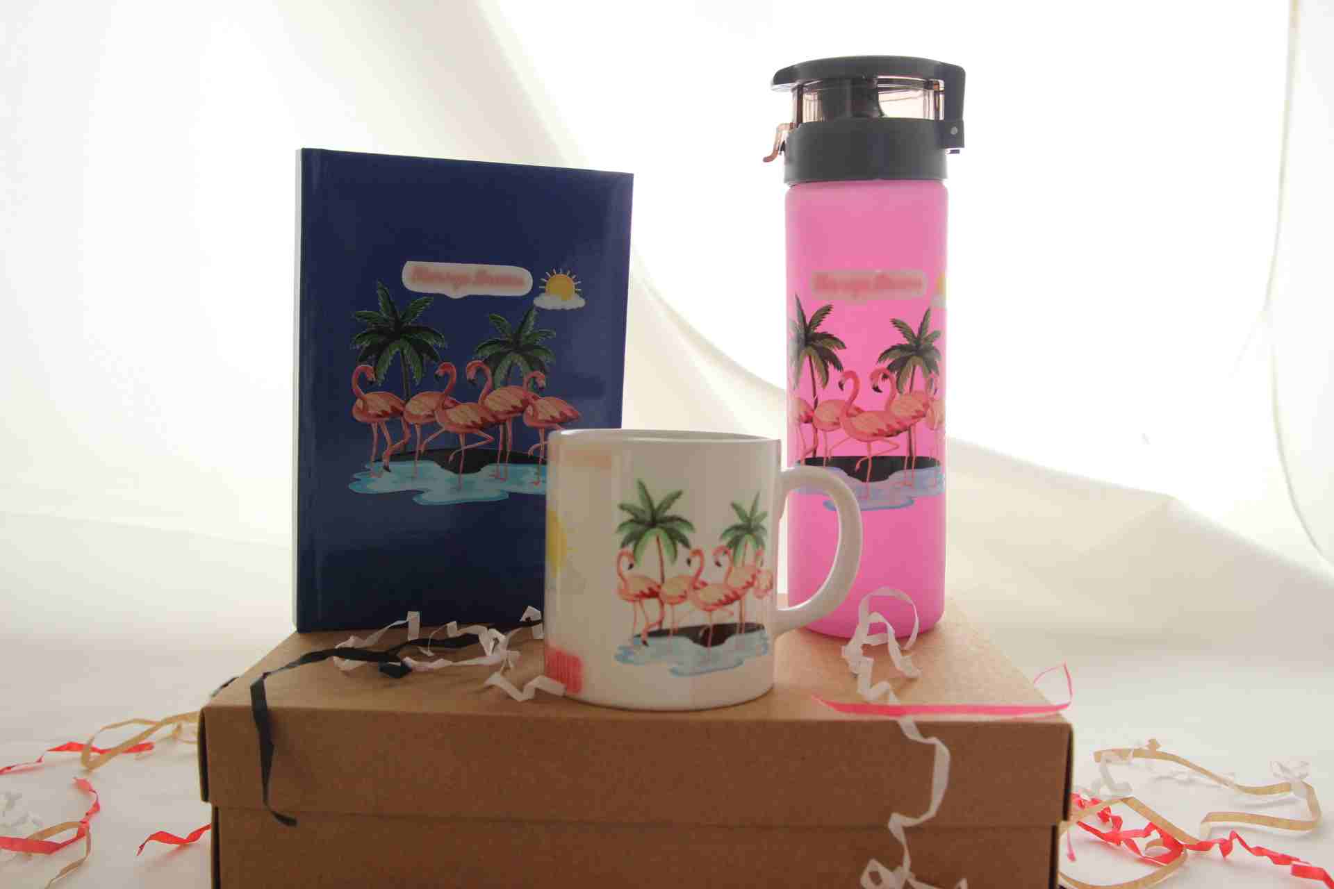 İhtiyaçavm Flamingo Temalı Hediyelik Kutu Seti - Defter, Termos Ve Kupa Bardak Hediye Kutusu