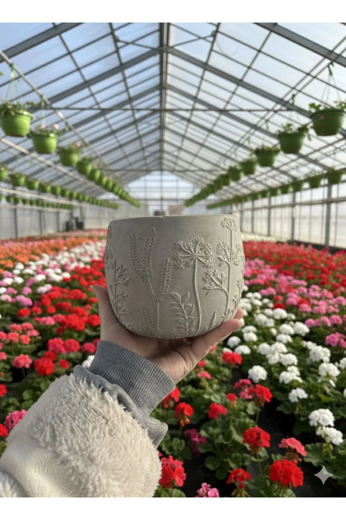''Flora'' kabartma desenli beton saksı - Görsel 5