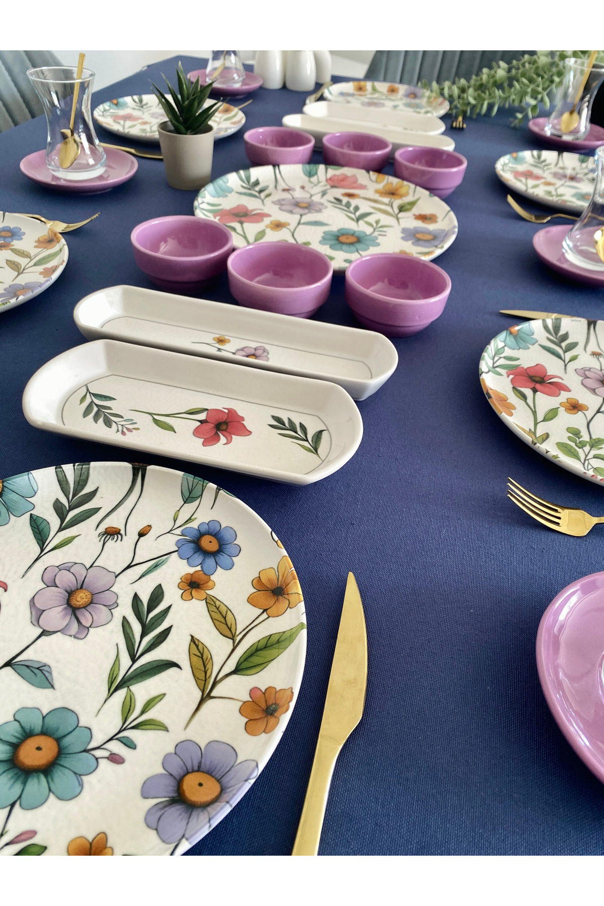 Flora model 6 kişilik 23 parça çay tabaklı kahvaltı takımı (mor)