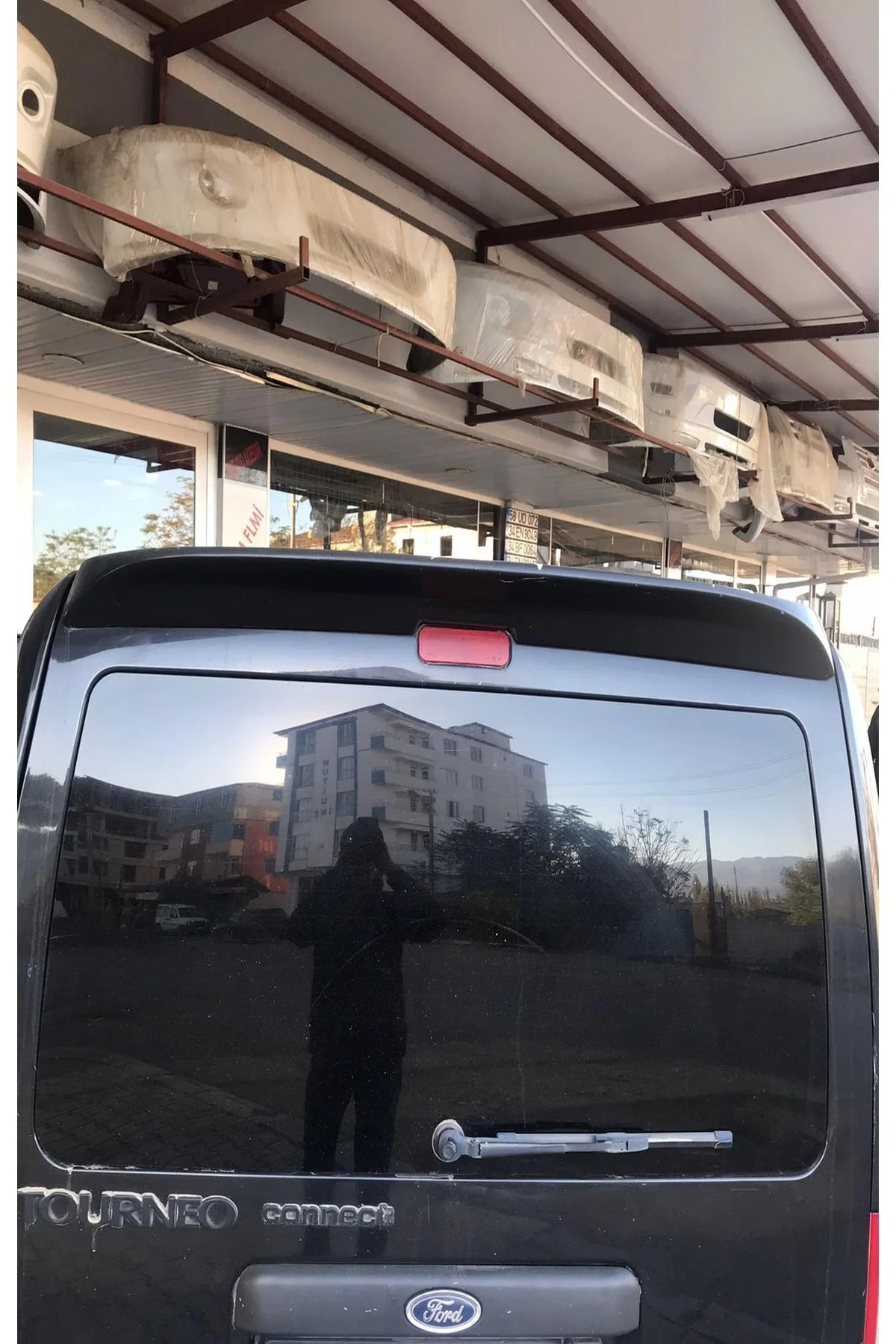 Ford Connect 2003-2013 Boyasız Astarlı Bagaj Üstü Spoiler-Spoyler