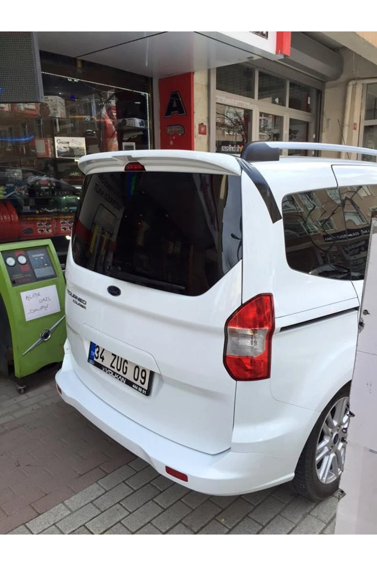 Ford Courier Yeni 2014 - 2020 Spoiler - Spoyler Boyalı Beyaz Renk