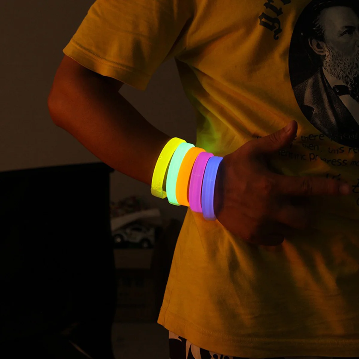 Fosforlu Glow Bileklik – 6 Renk 6'lı Set, 2 cm Ekstra Kalın, Karanlıkta Parlayan Parti Bilekliği