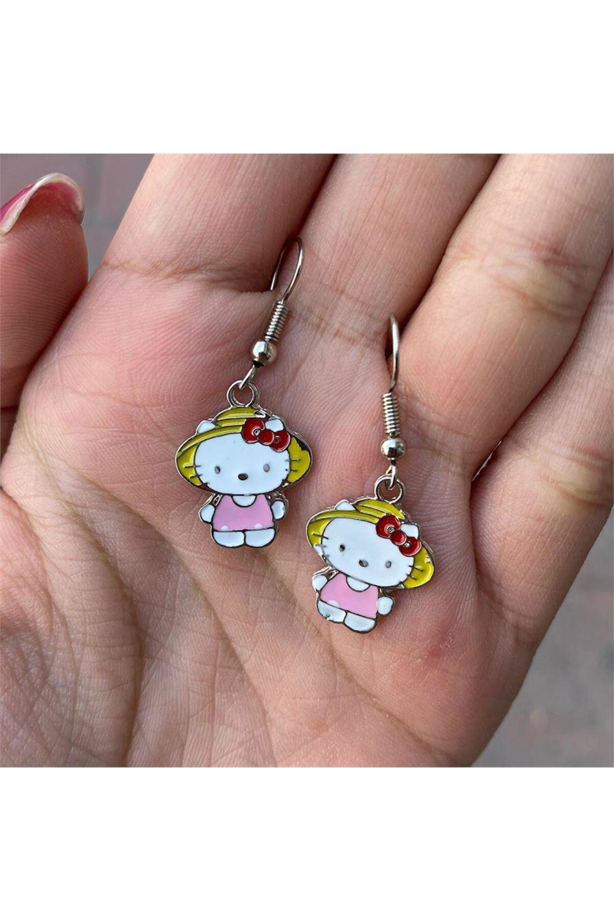 Fötr Şapkalı Hello Kitty Küpe