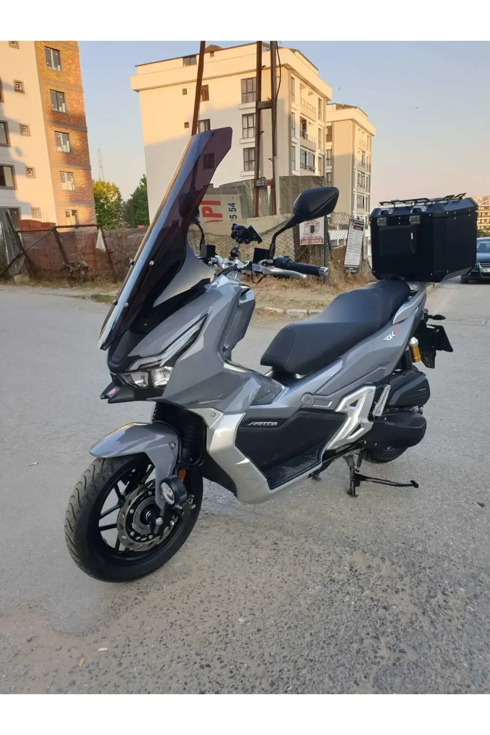 Freccia 150 Ön Cam 2022-2025 Model 78cm Siyah Renkli 4mm UZUN CAM