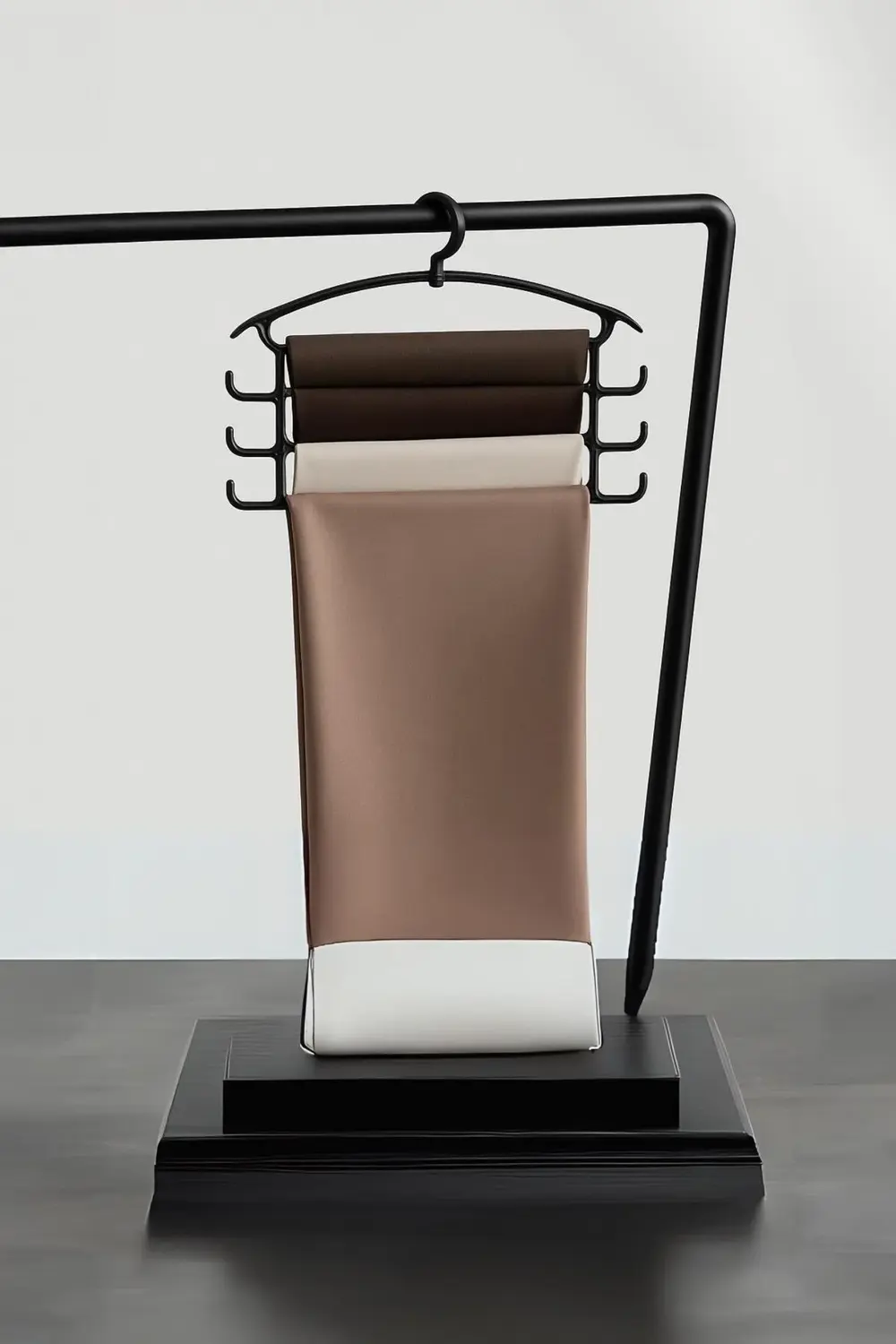 Füme Pantolon Askısı & Dolap Düzenleyici Askı Füme Pantolon Askısı & Dolap Düzenleyici Askı