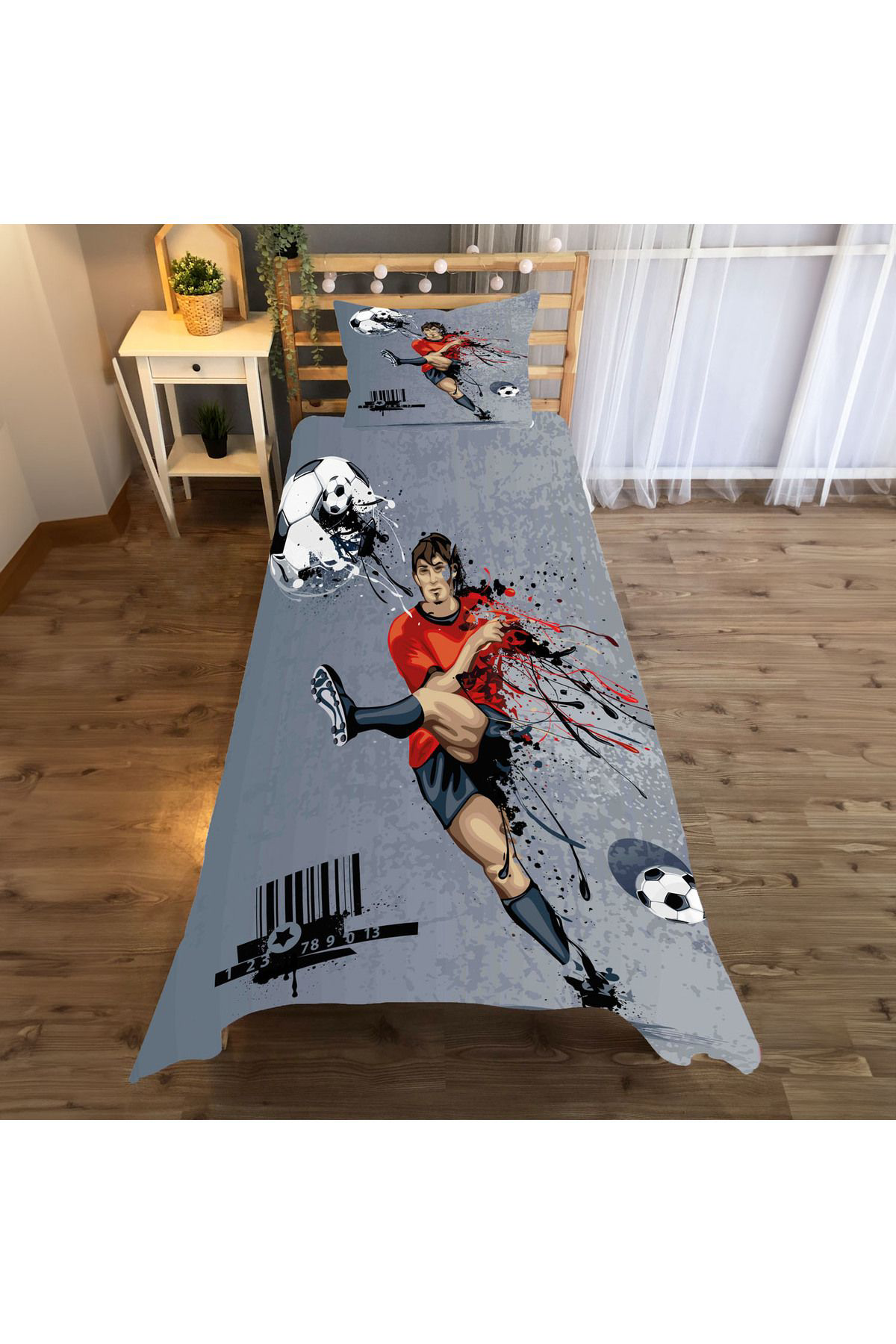 Evan Home Futbolcunun Desenli Çocuk Odası Takım Perde (İki Kanat),Yatak Örtüsü,Yastık,Kırlent ,Halı,
